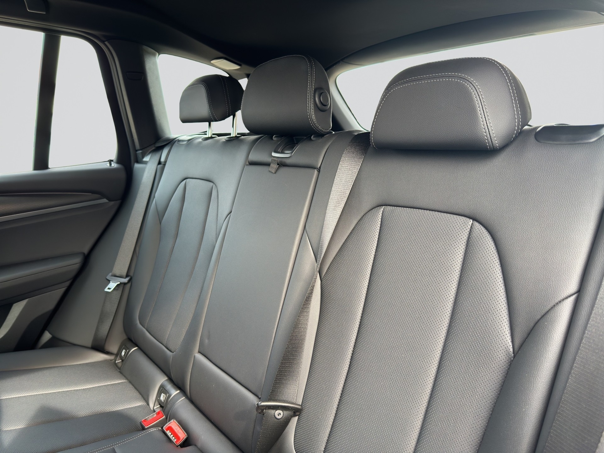 BMW X3 xDrive 20i M Sport Shadow Line-image-7
