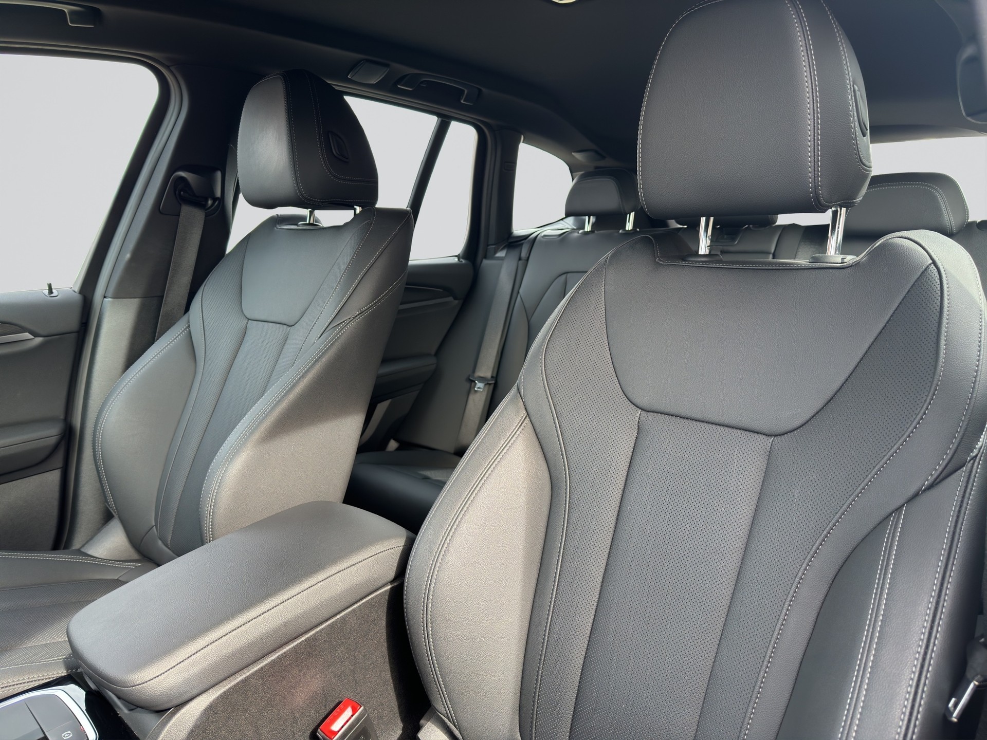 BMW X3 xDrive 20i M Sport Shadow Line-image-5