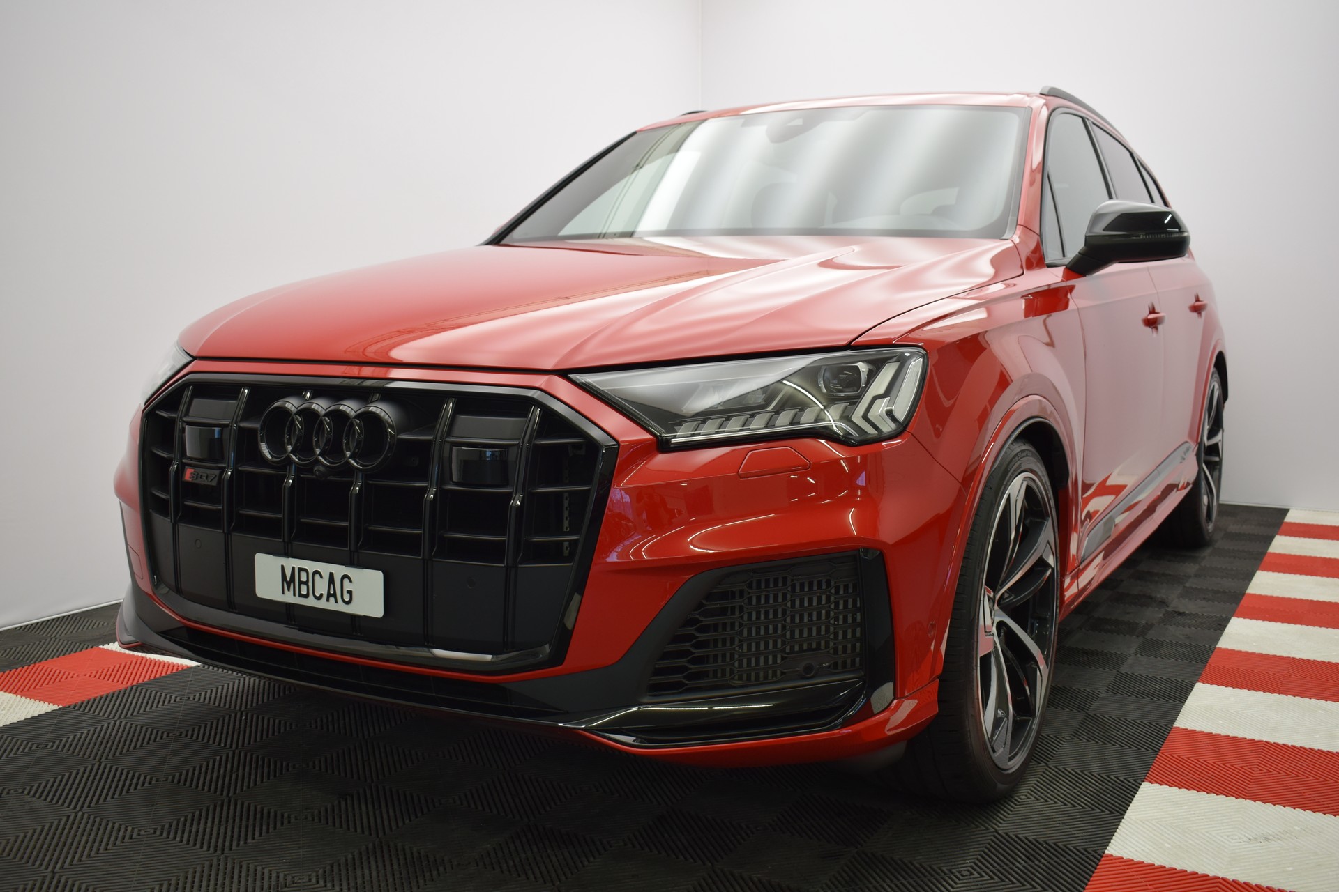 AUDI SQ7 TFSI quattro tiptronic, Anhängerkupplung, 7 Sitzer-image-3