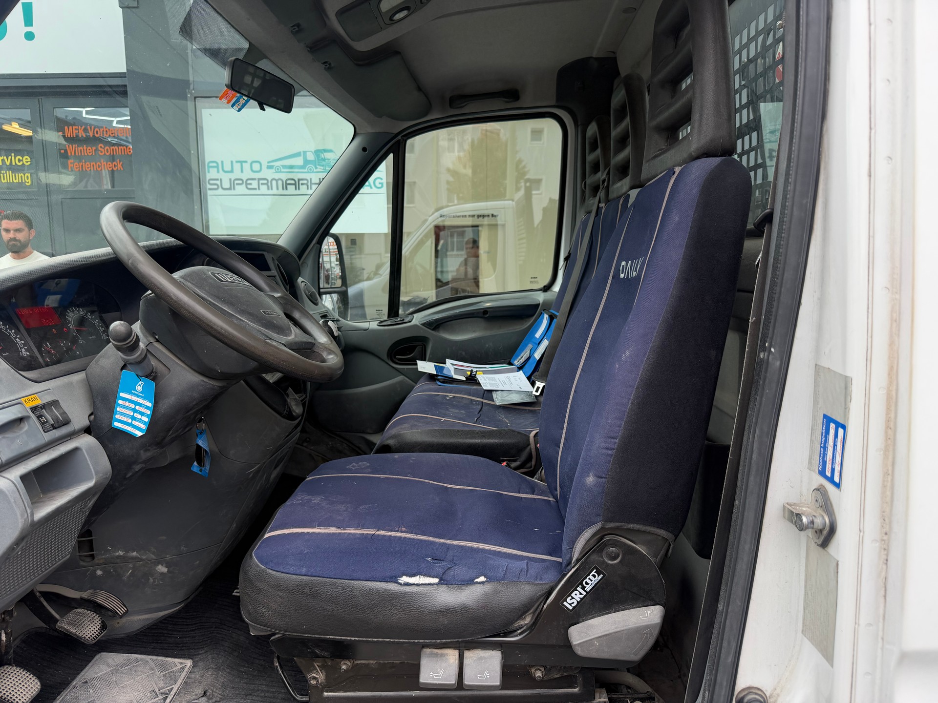 IVECO DAILY 35 S 10 mit Kran-image-8