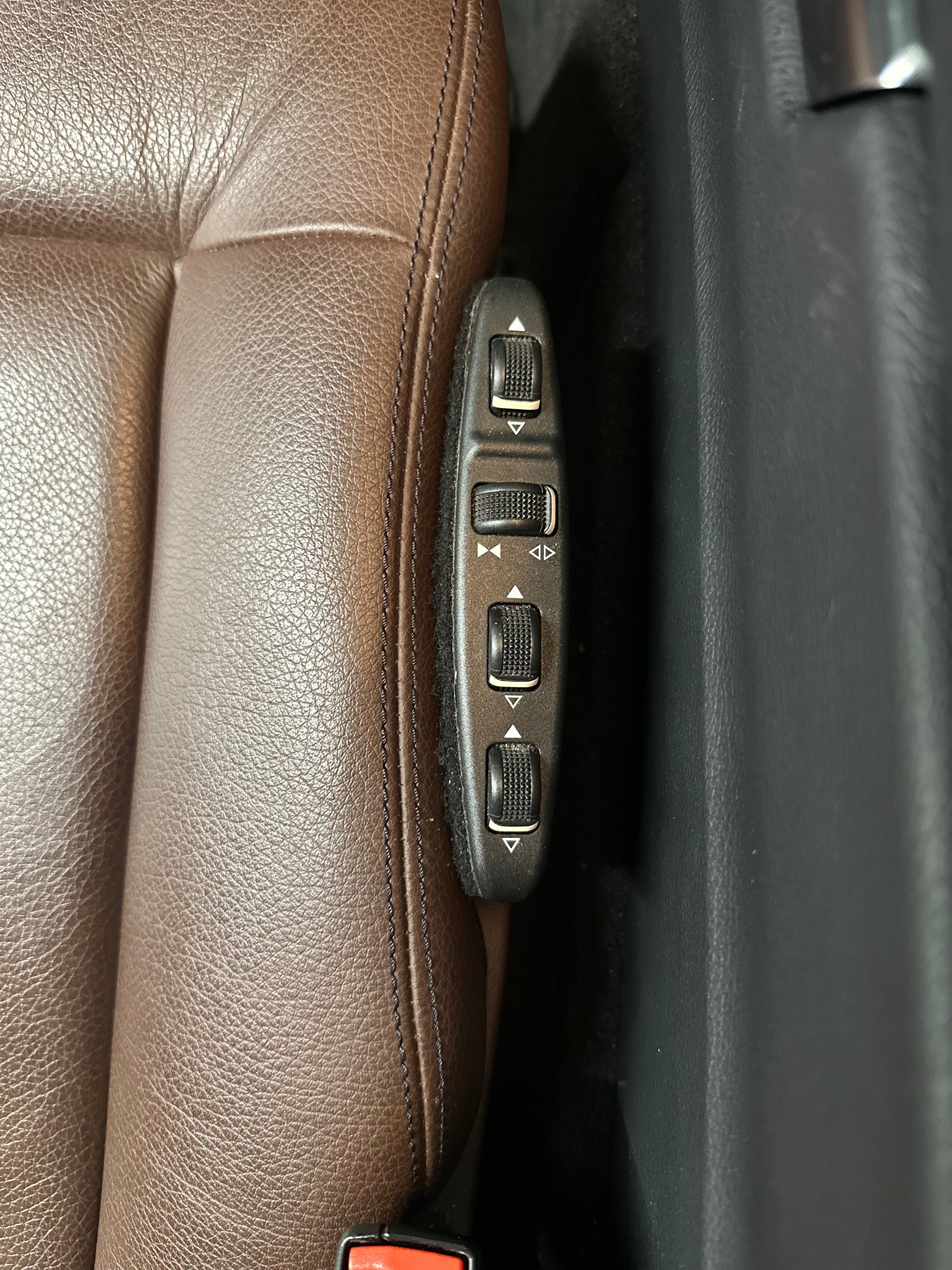 MERCEDES-BENZ E 250 CDI 4Matic 7G-Tronic-image-8