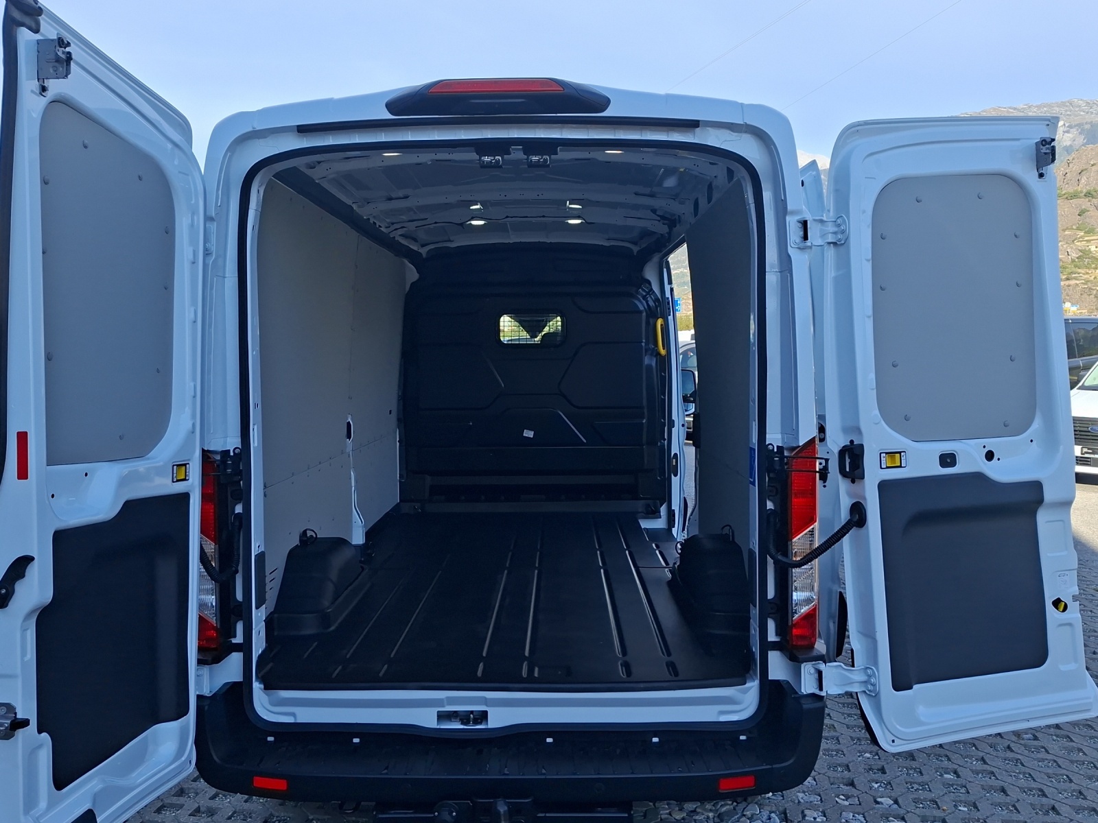 FORD Transit 350 L3 Trend 2.0 TDCi 130 4X4-image-5