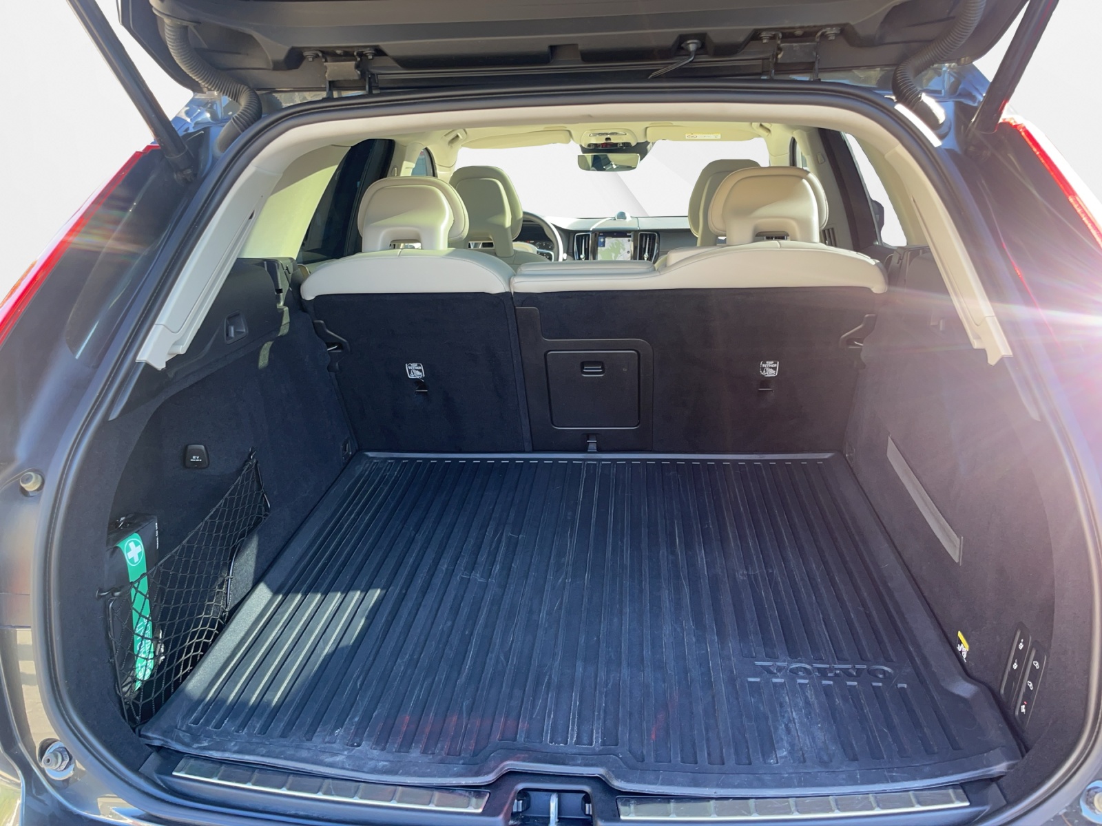 VOLVO XC60 2.0 D5 Inscription AWD-image-14
