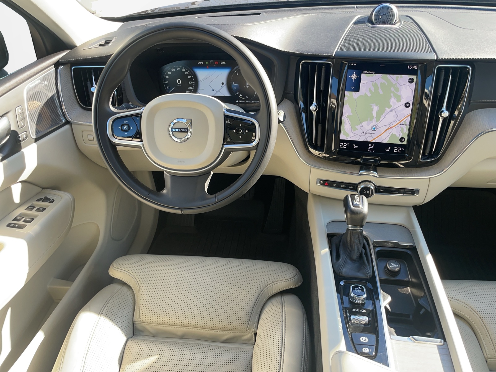 VOLVO XC60 2.0 D5 Inscription AWD-image-12