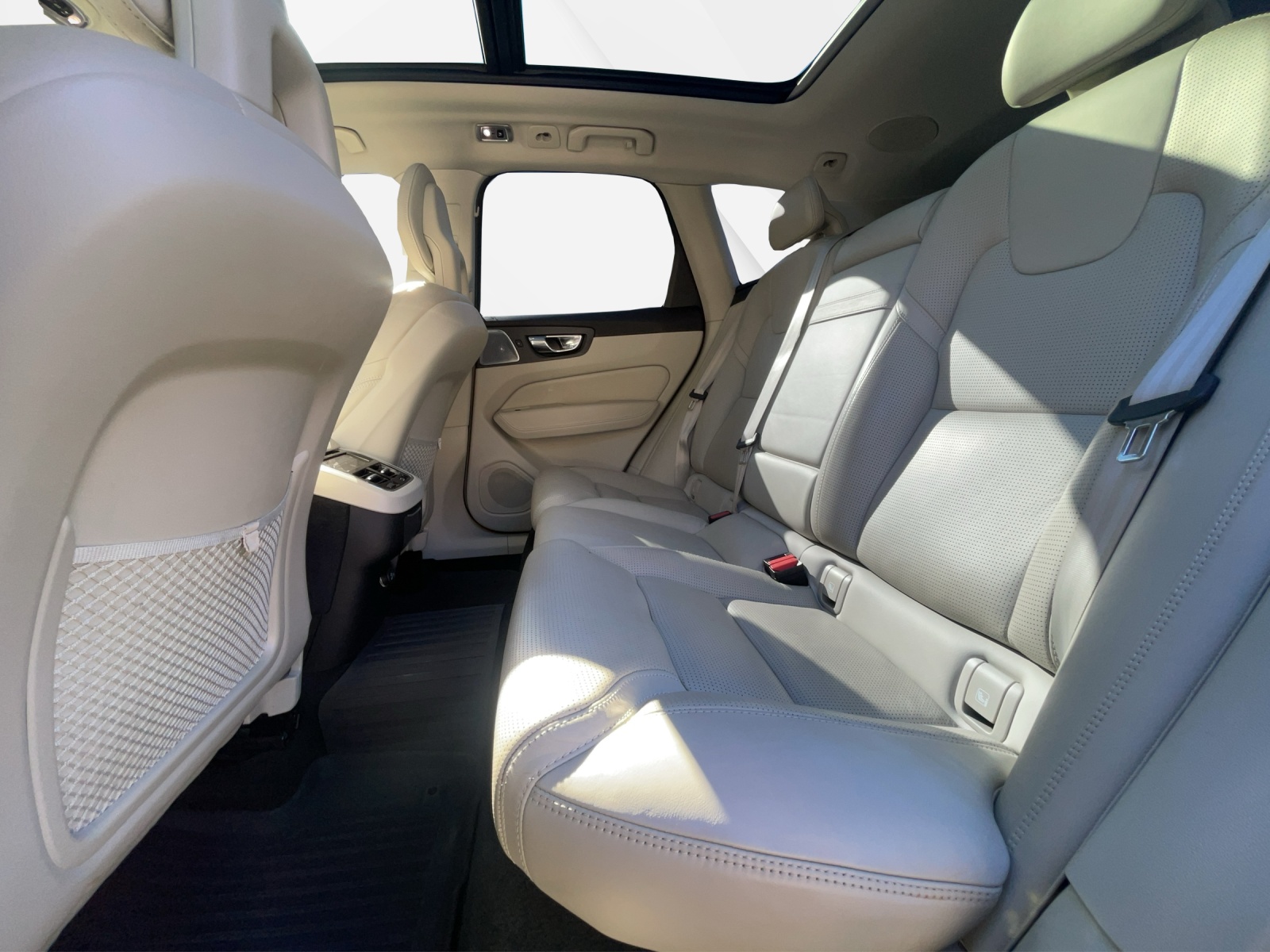 VOLVO XC60 2.0 D5 Inscription AWD-image-13