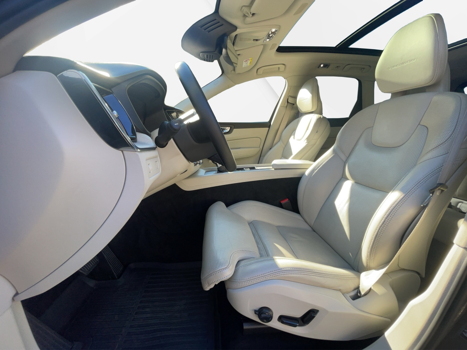 VOLVO XC60 2.0 D5 Inscription AWD-image-9