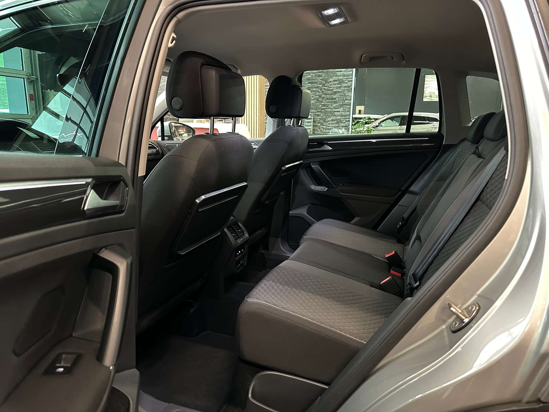 VW Tiguan 2.0 TDI SCR Comfortline 4Motion DSG-image-12