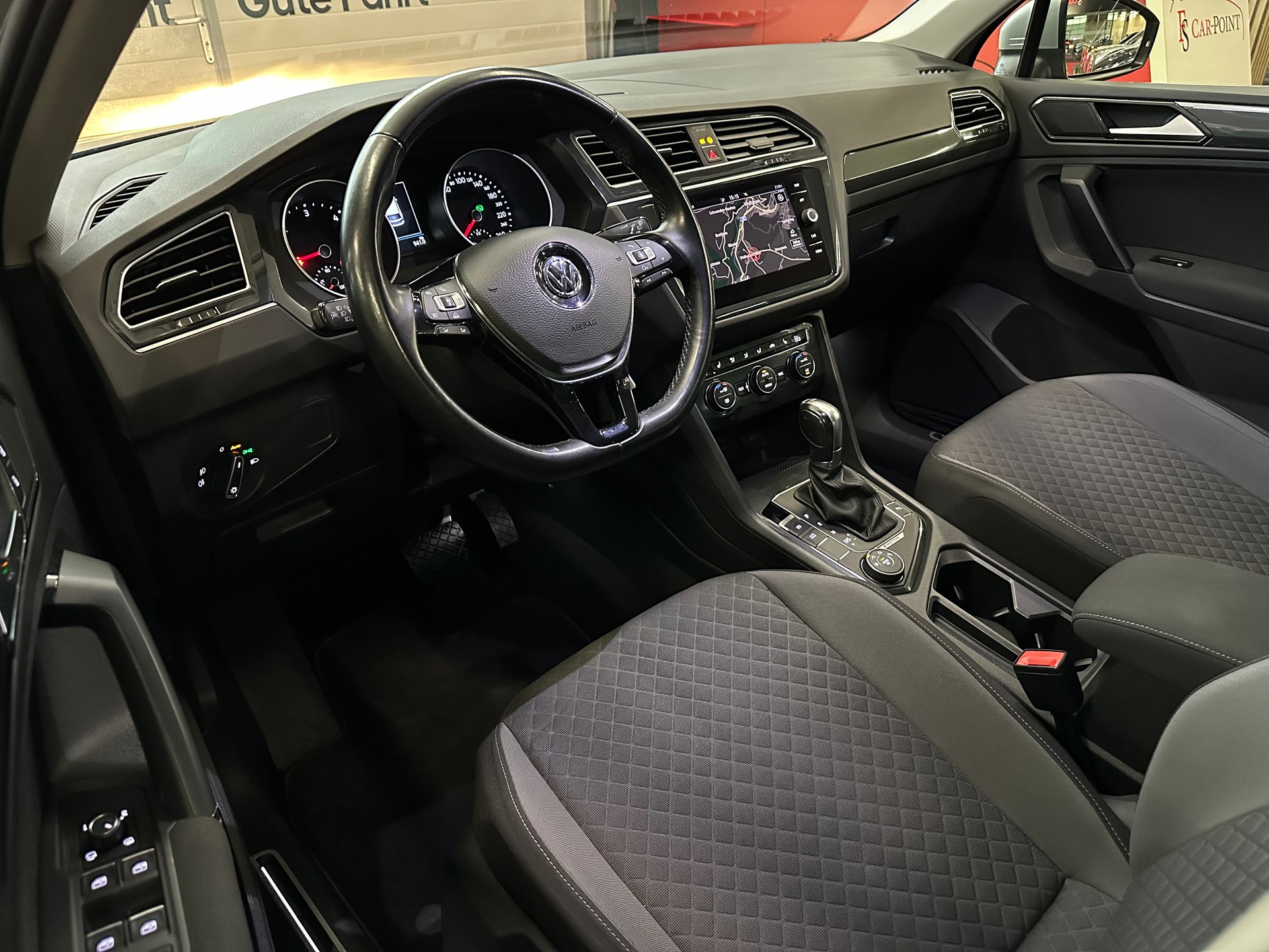 VW Tiguan 2.0 TDI SCR Comfortline 4Motion DSG-image-8