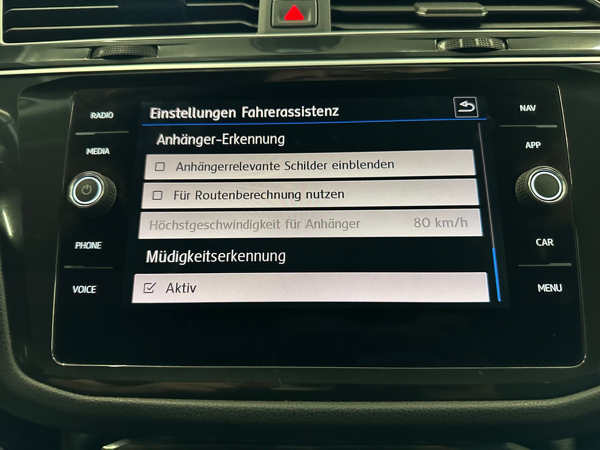 VW Tiguan 2.0 TDI SCR Comfortline 4Motion DSG-image-23