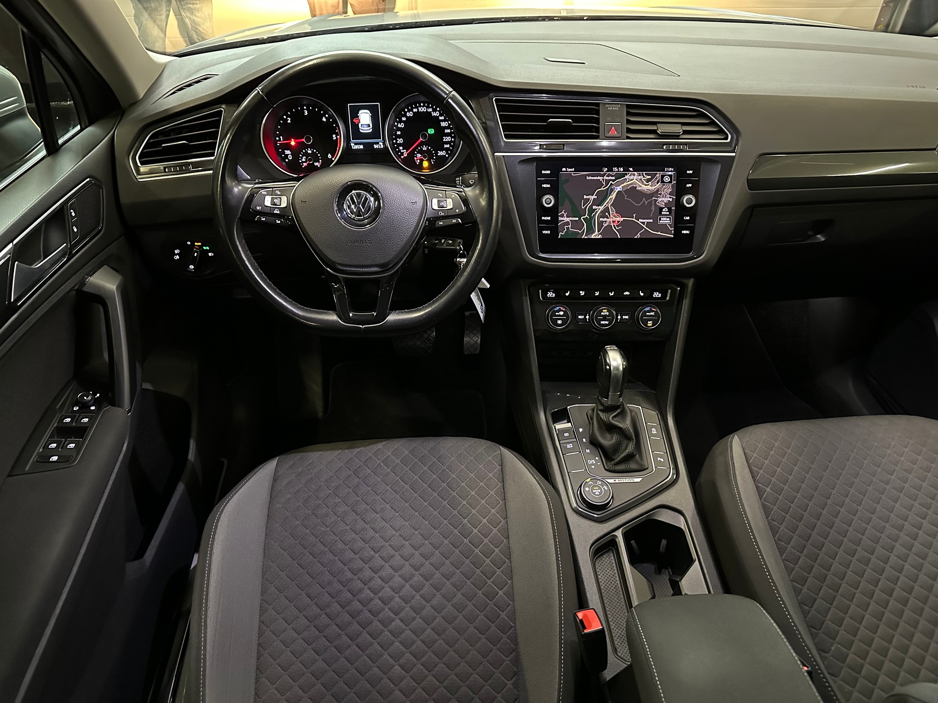 VW Tiguan 2.0 TDI SCR Comfortline 4Motion DSG-image-9