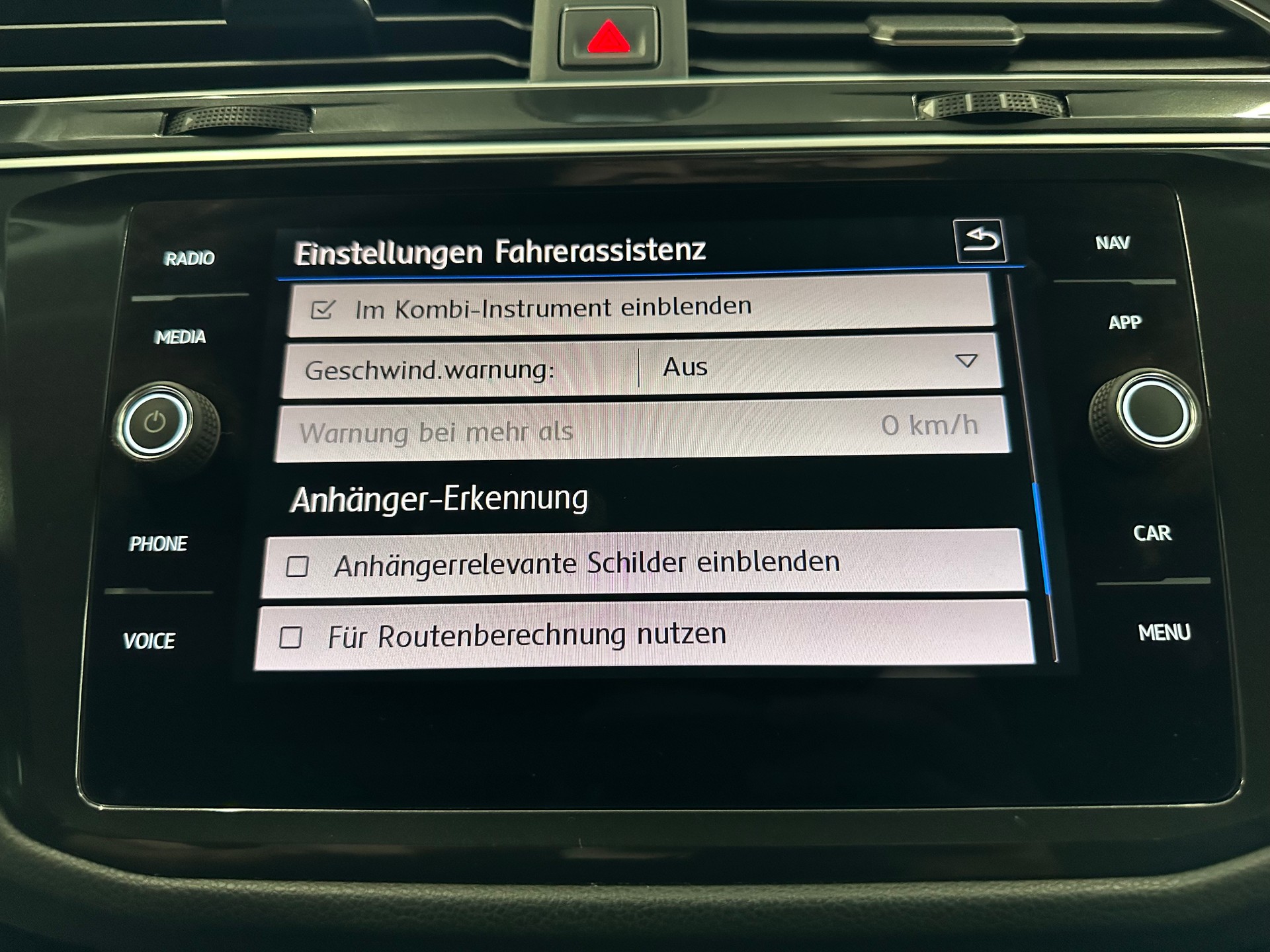 VW Tiguan 2.0 TDI SCR Comfortline 4Motion DSG-image-24