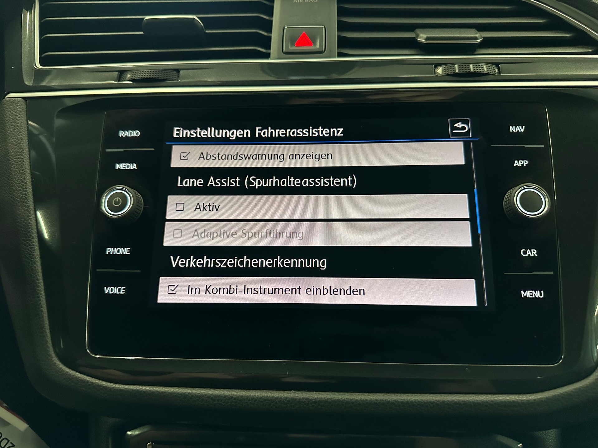 VW Tiguan 2.0 TDI SCR Comfortline 4Motion DSG-image-22