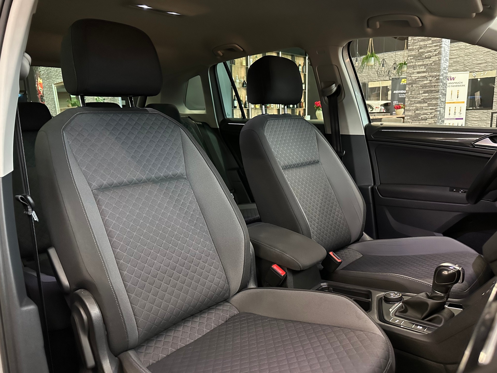 VW Tiguan 2.0 TDI SCR Comfortline 4Motion DSG-image-17
