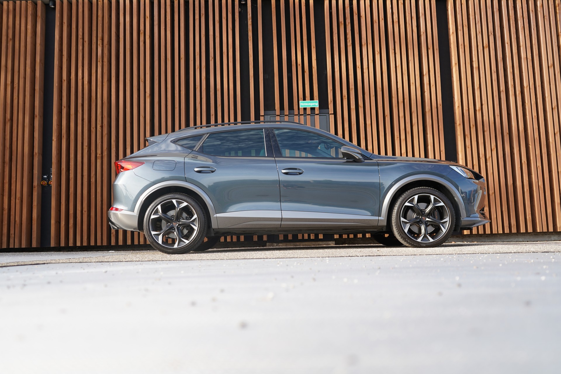 CUPRA FORMENTOR 2.0TSI VZ DSG l 245 PS-image-2