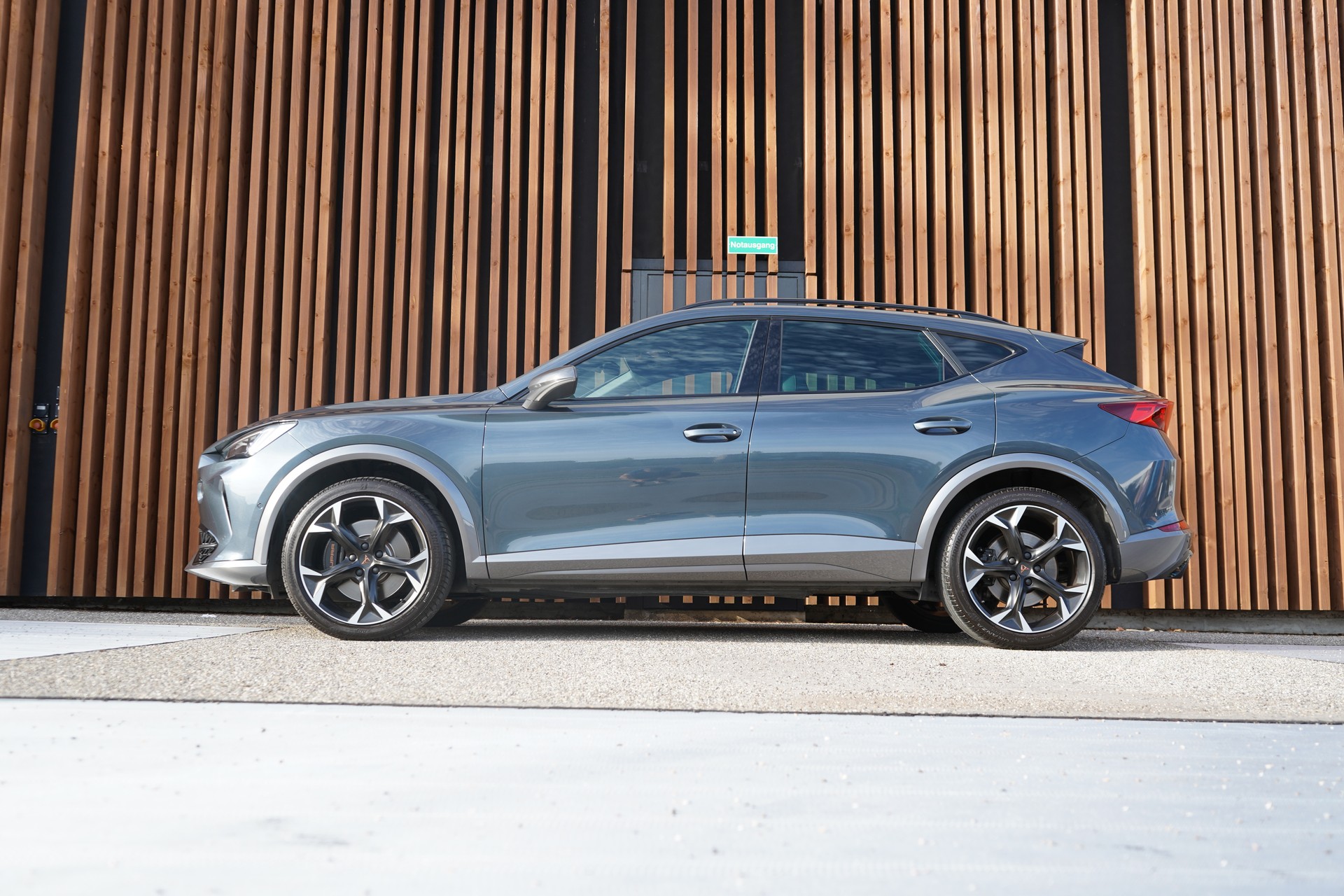 CUPRA FORMENTOR 2.0TSI VZ DSG l 245 PS-image-3