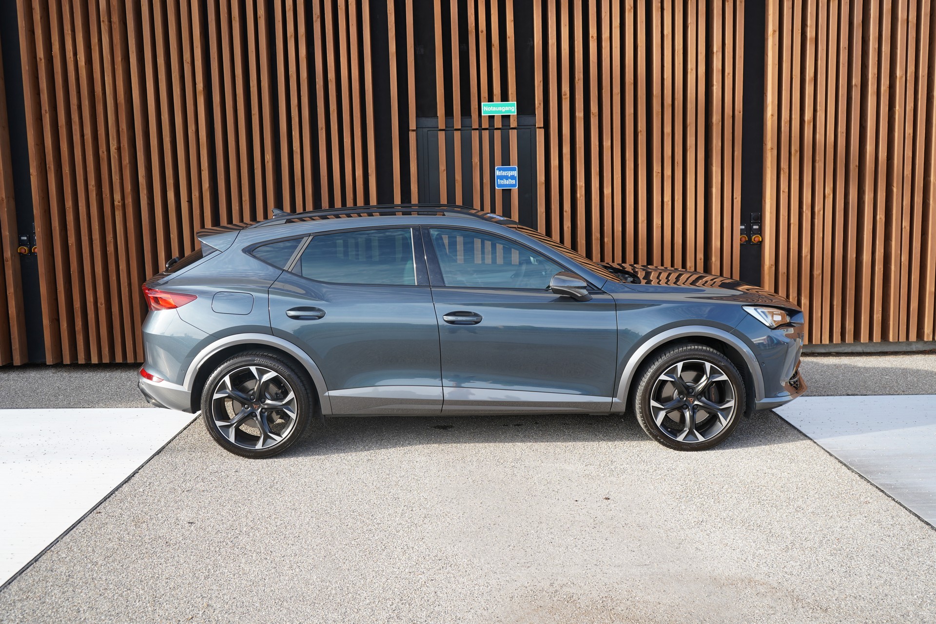 CUPRA FORMENTOR 2.0TSI VZ DSG l 245 PS-image-4