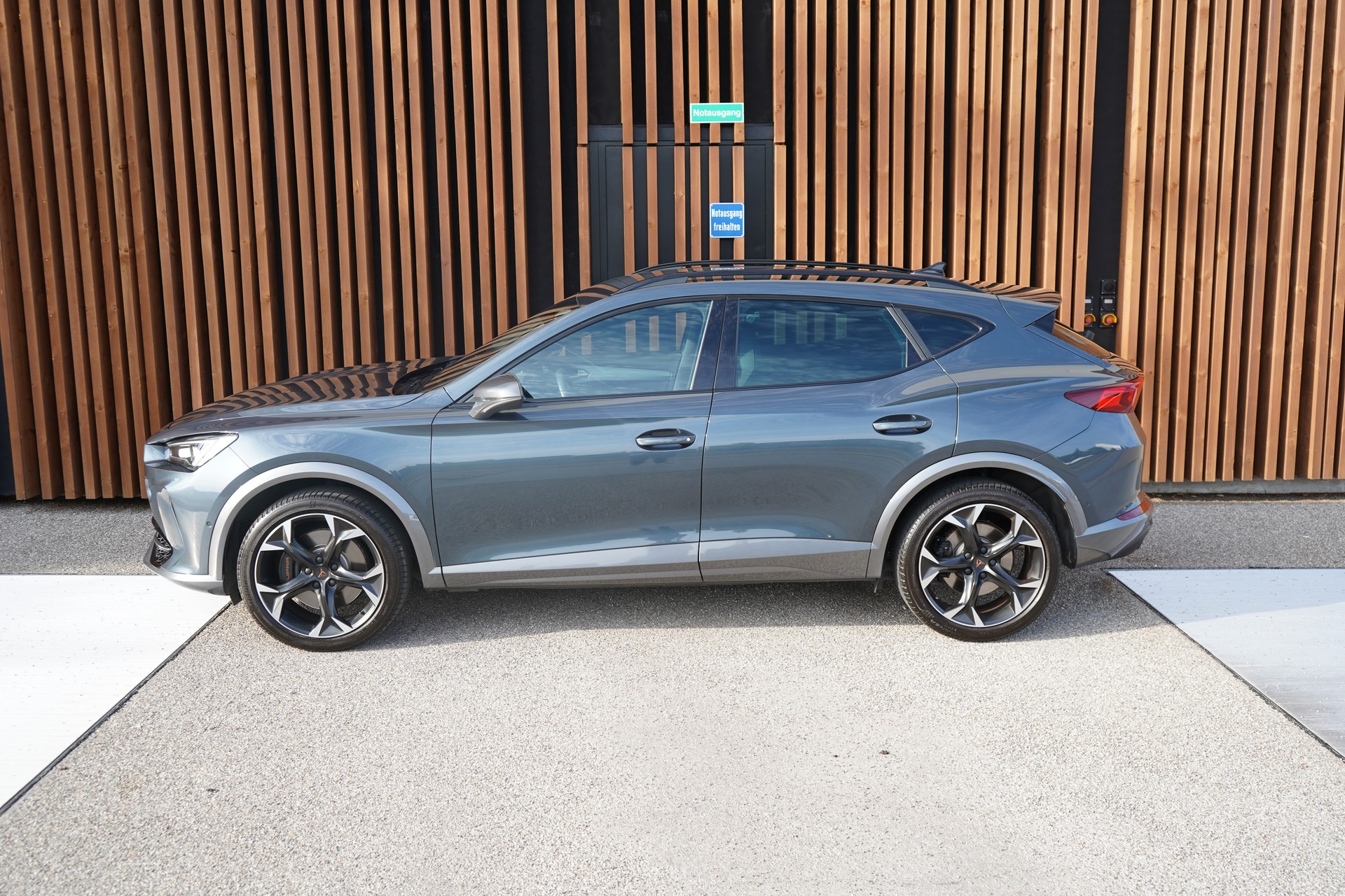 CUPRA FORMENTOR 2.0TSI VZ DSG l 245 PS-image-5