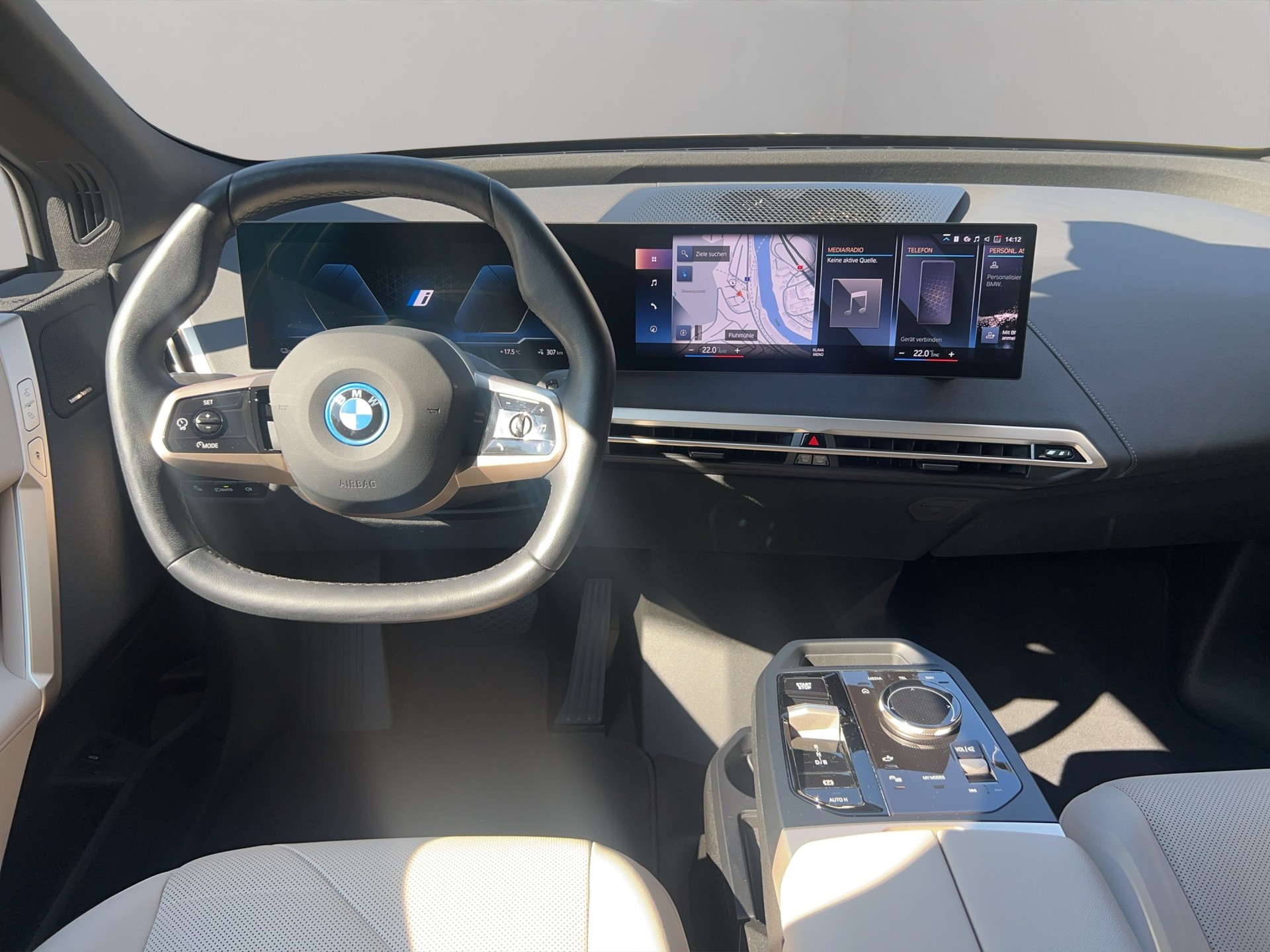BMW iX xDrive40-image-16