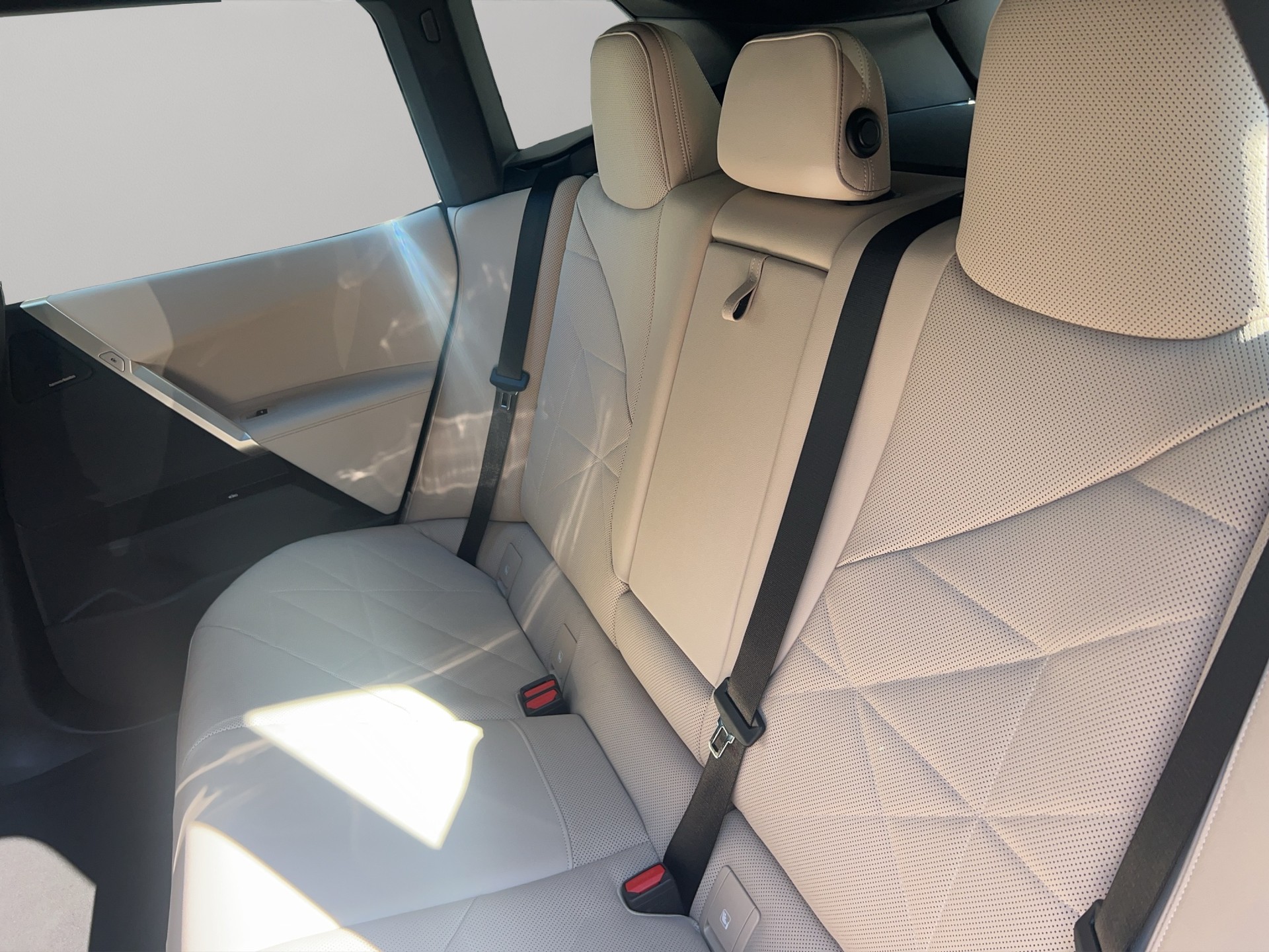BMW iX xDrive40-image-19
