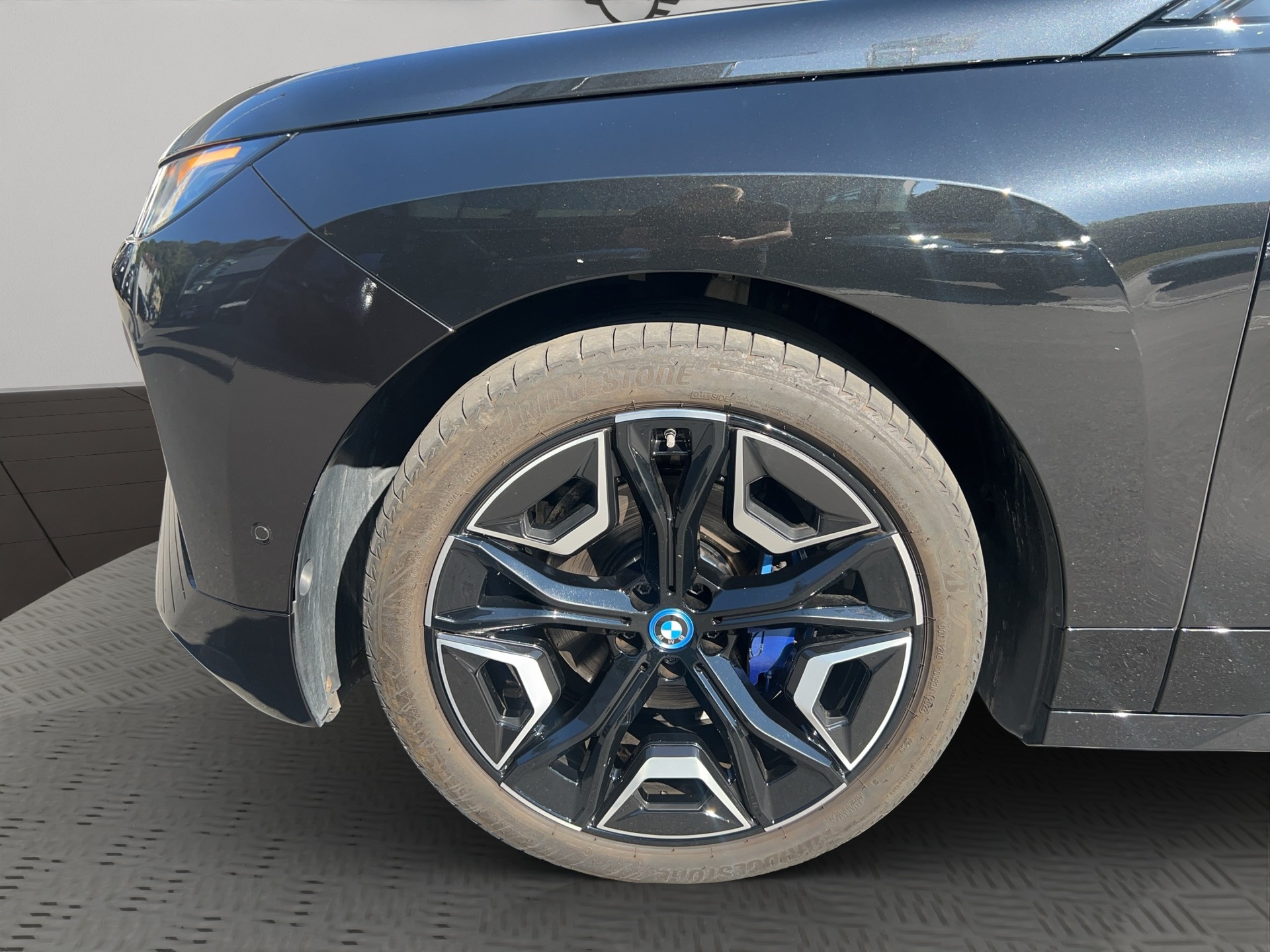 BMW iX xDrive40-image-9