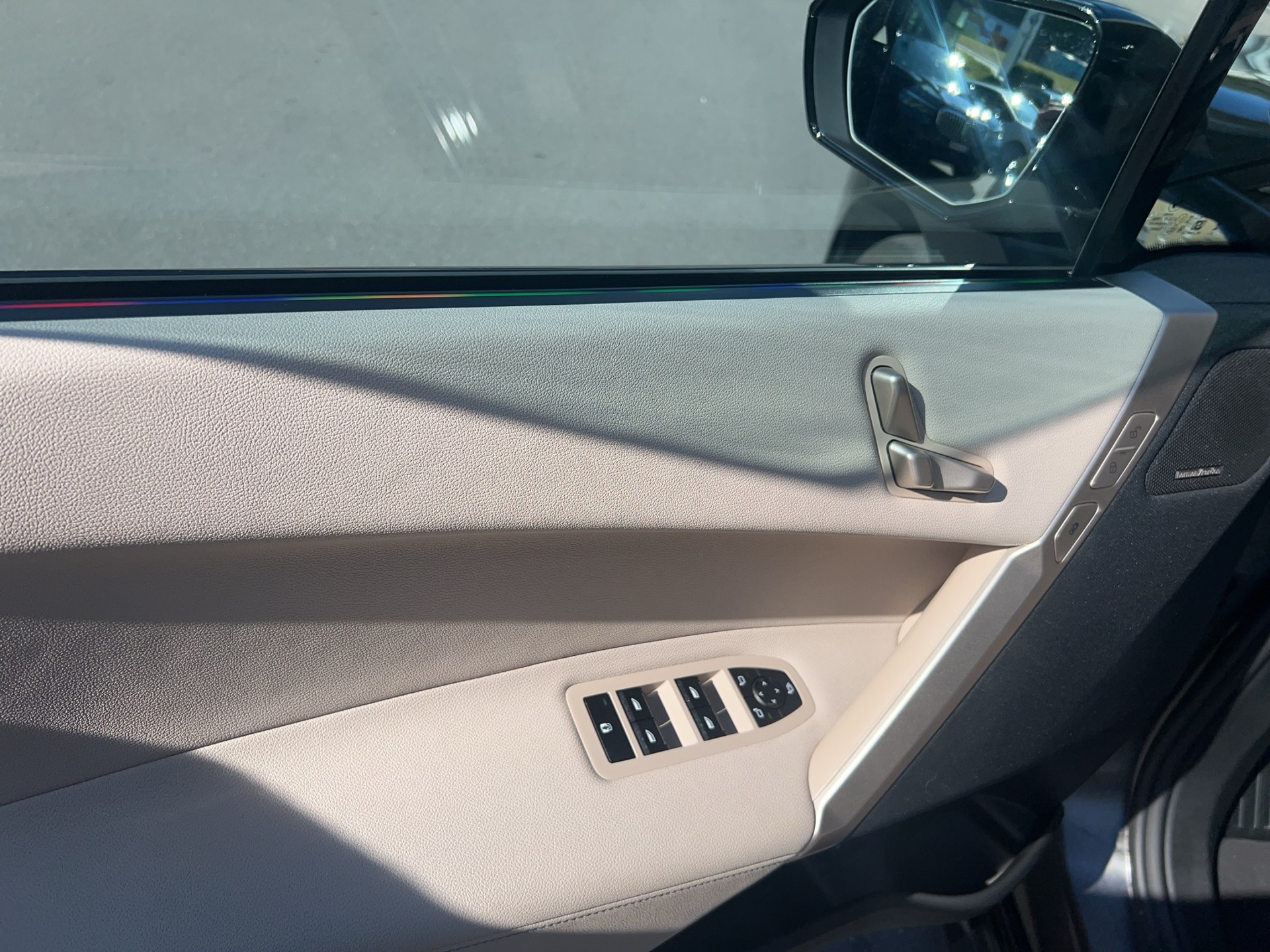 BMW iX xDrive40-image-12