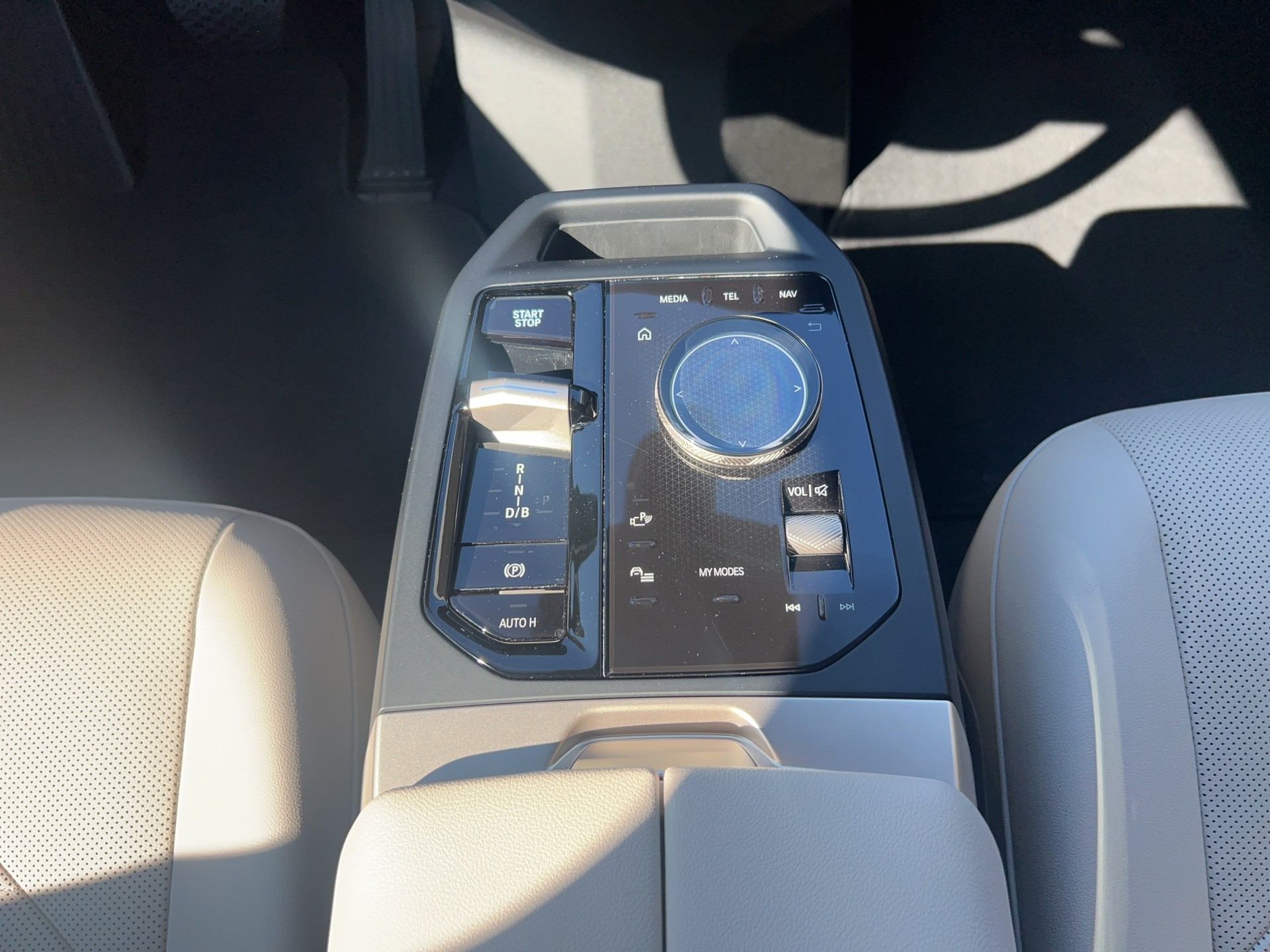 BMW iX xDrive40-image-17