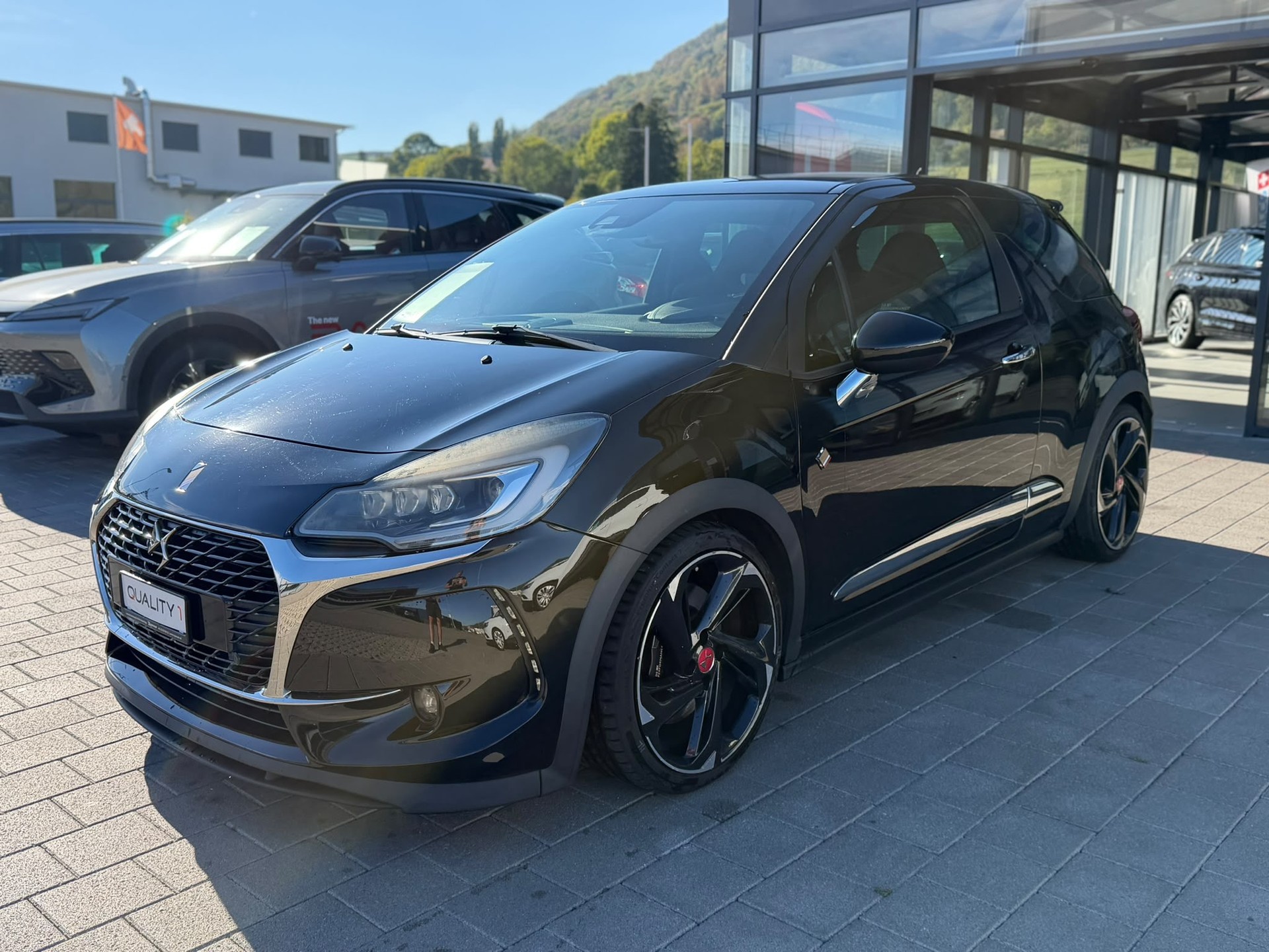 DS AUTOMOBILES DS 3 1.6 THP Performance Black Spezial-image-0