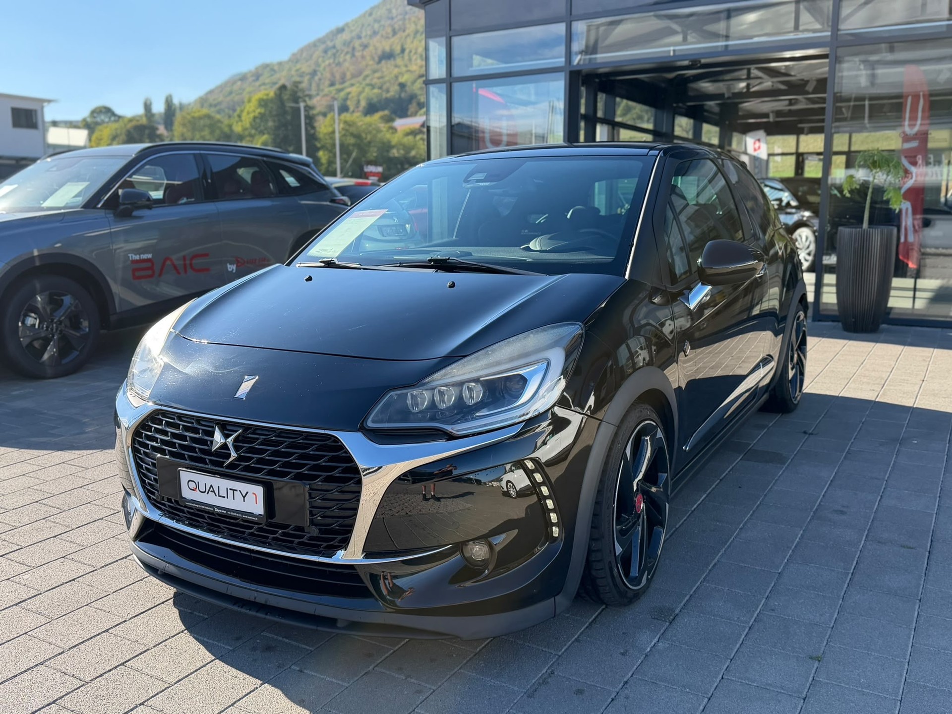 DS AUTOMOBILES DS 3 1.6 THP Performance Black Spezial-image-1