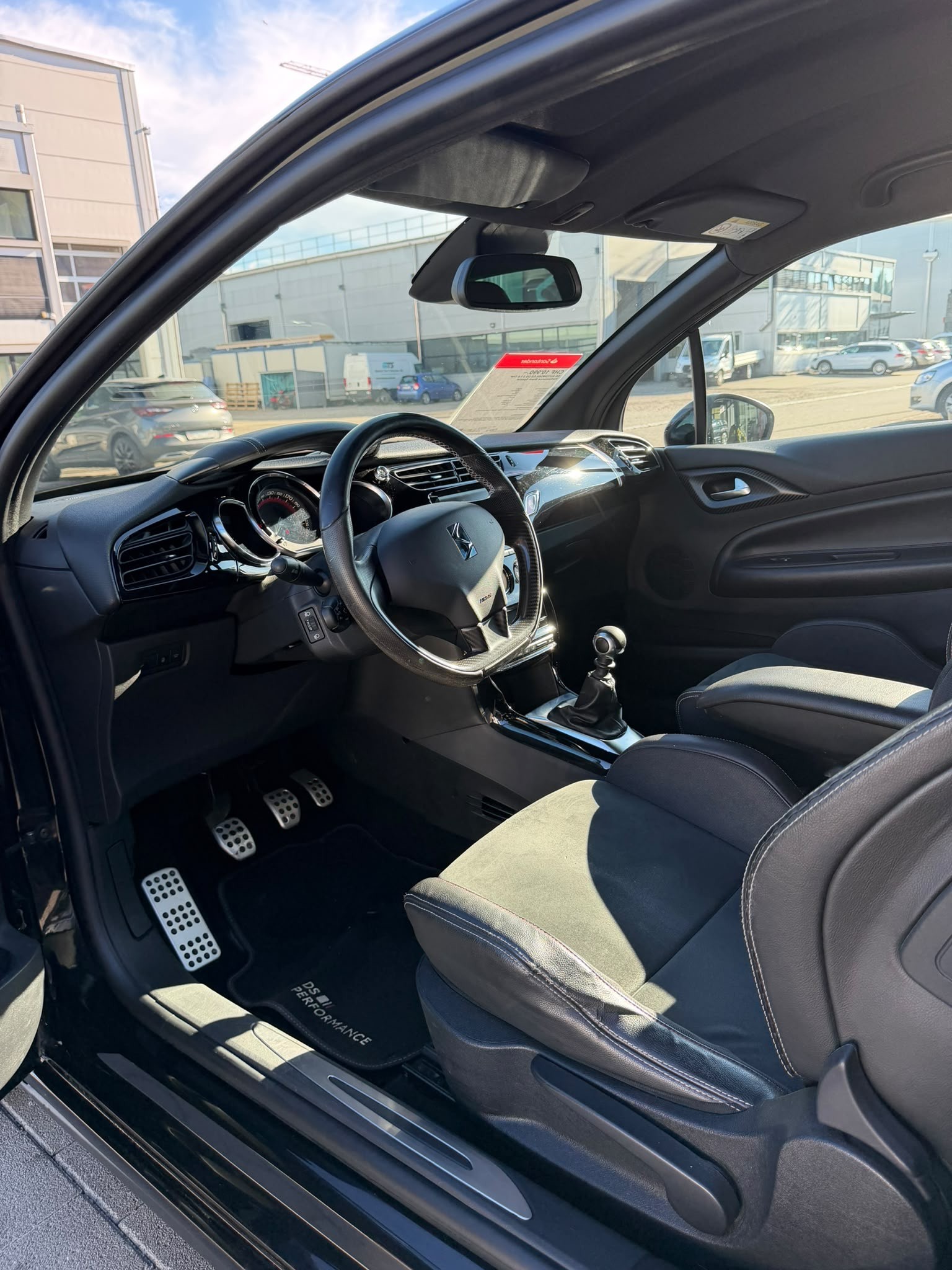 DS AUTOMOBILES DS 3 1.6 THP Performance Black Spezial-image-11