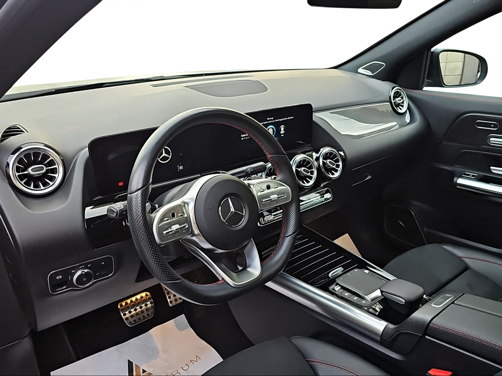 MERCEDES-BENZ GLA 250 4Matic AMG Line 8G-DCT-image-1
