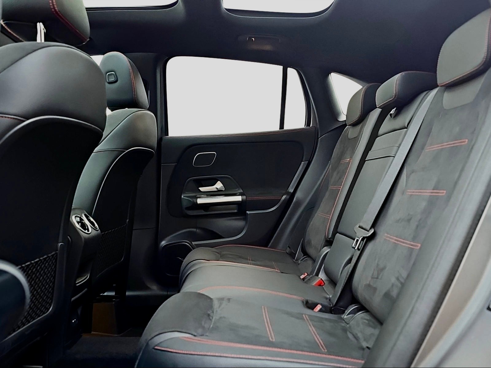MERCEDES-BENZ GLA 250 4Matic AMG Line 8G-DCT-image-11