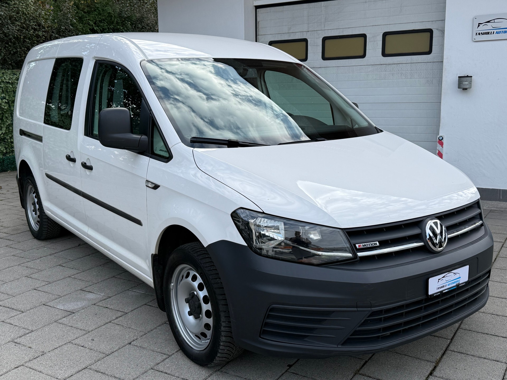 VW Caddy Maxi 2.0TDI 4Motion BlueMotion Technology DSG-image-1