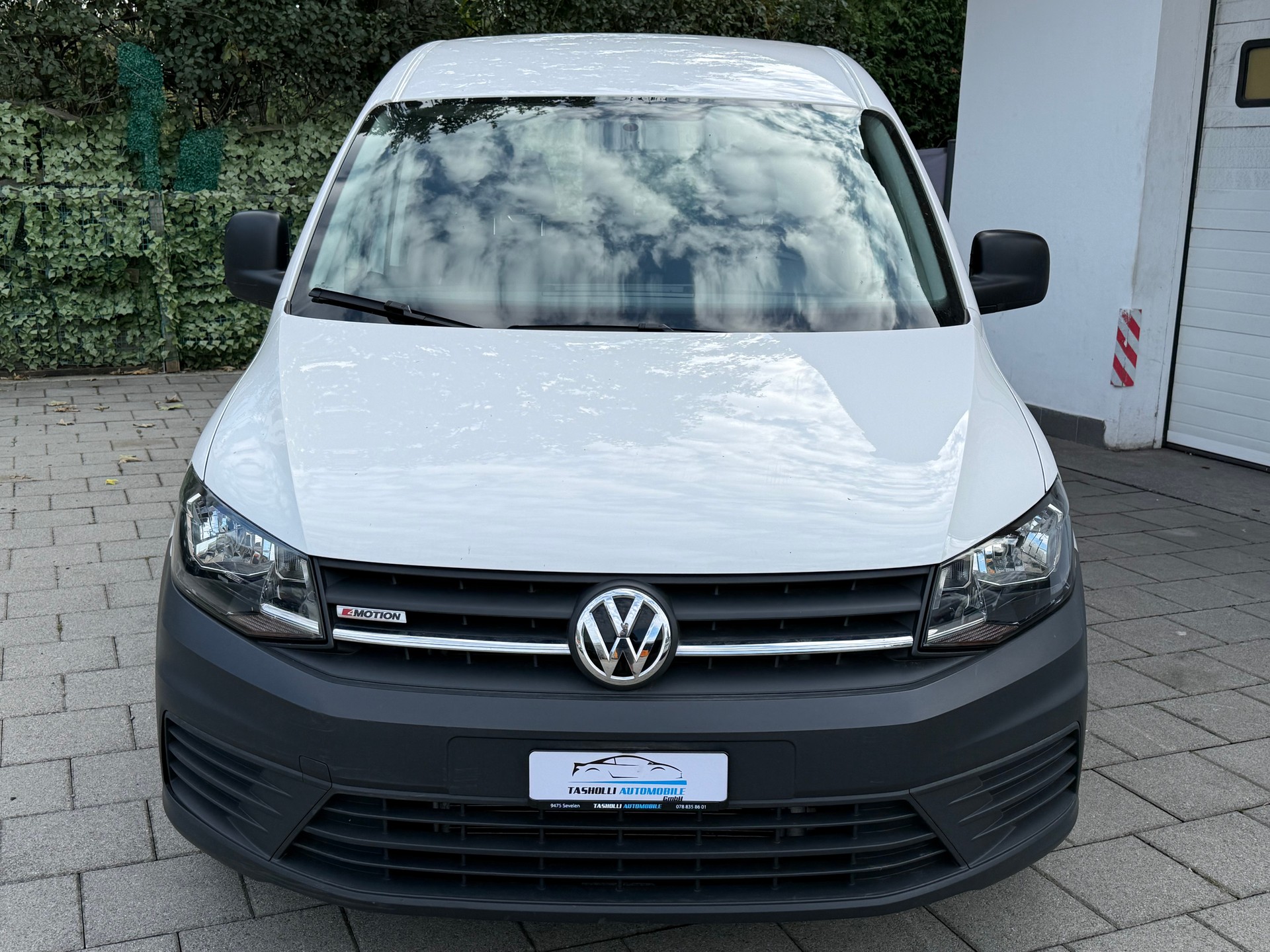 VW Caddy Maxi 2.0TDI 4Motion BlueMotion Technology DSG-image-2
