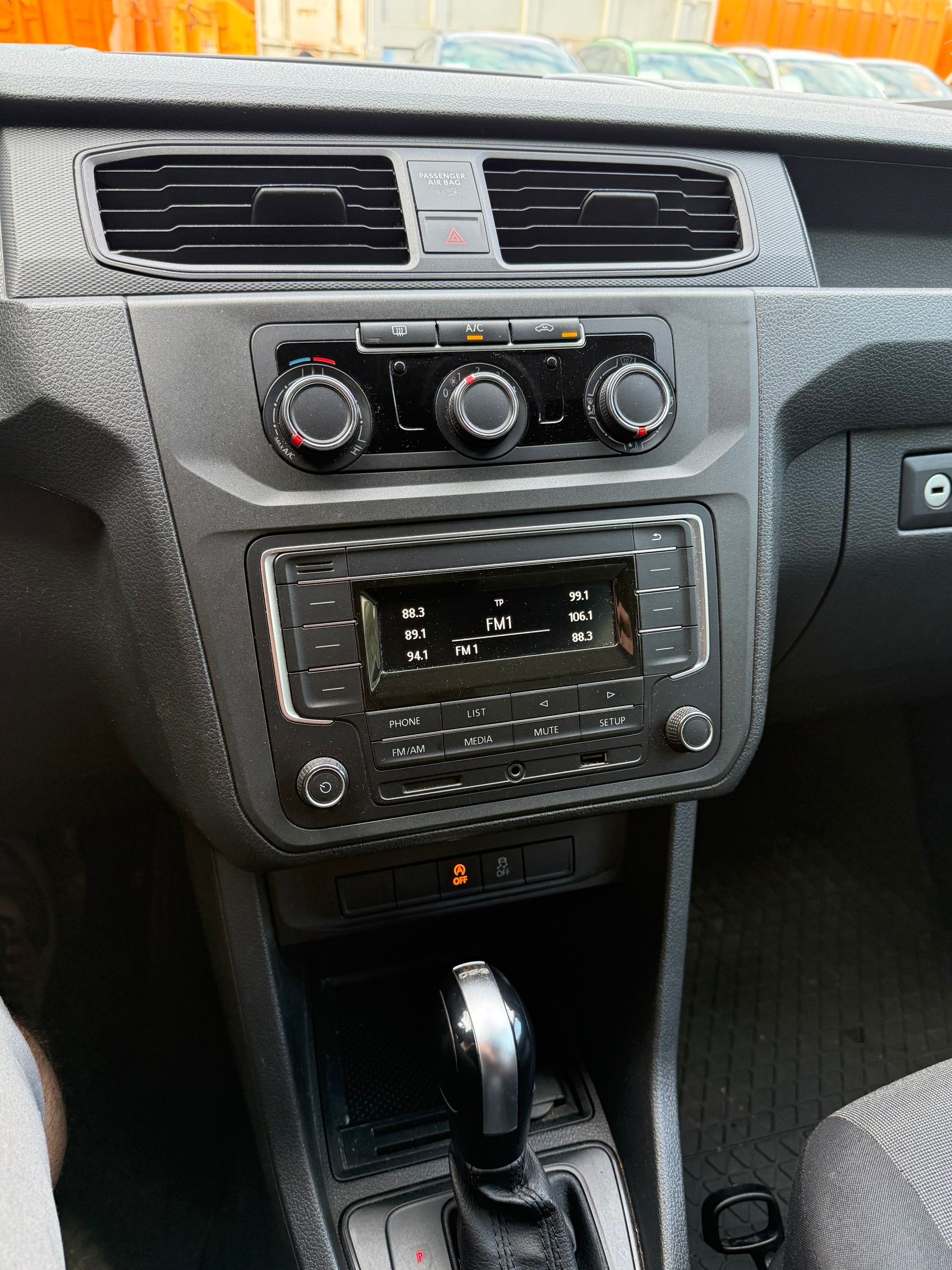VW Caddy Maxi 2.0TDI 4Motion BlueMotion Technology DSG-image-18