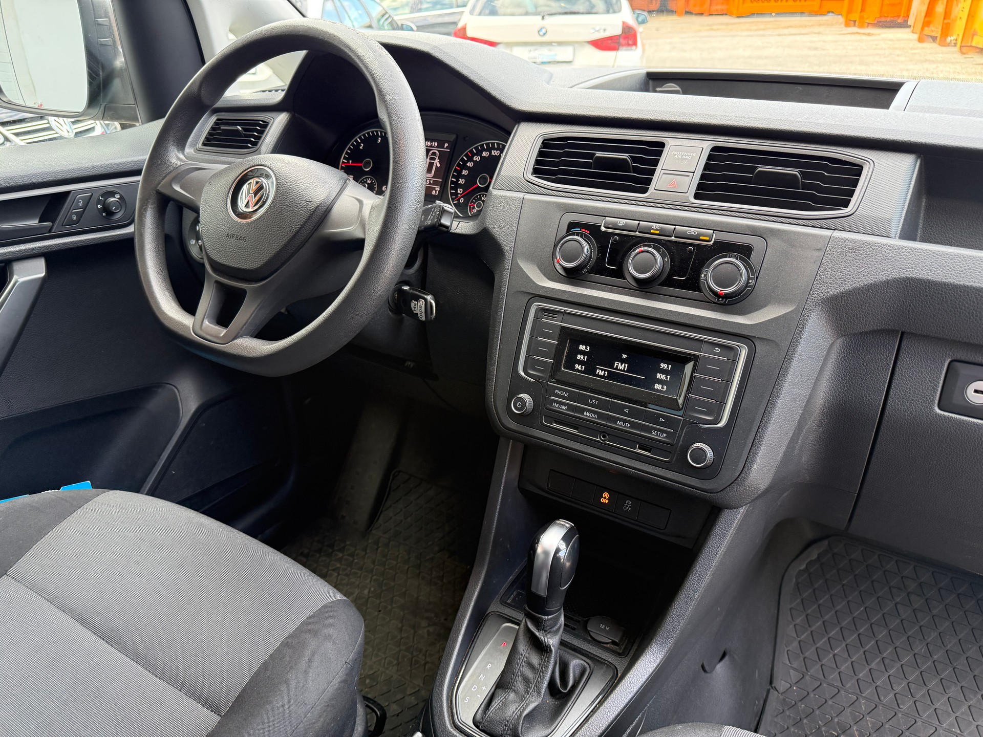 VW Caddy Maxi 2.0TDI 4Motion BlueMotion Technology DSG-image-14