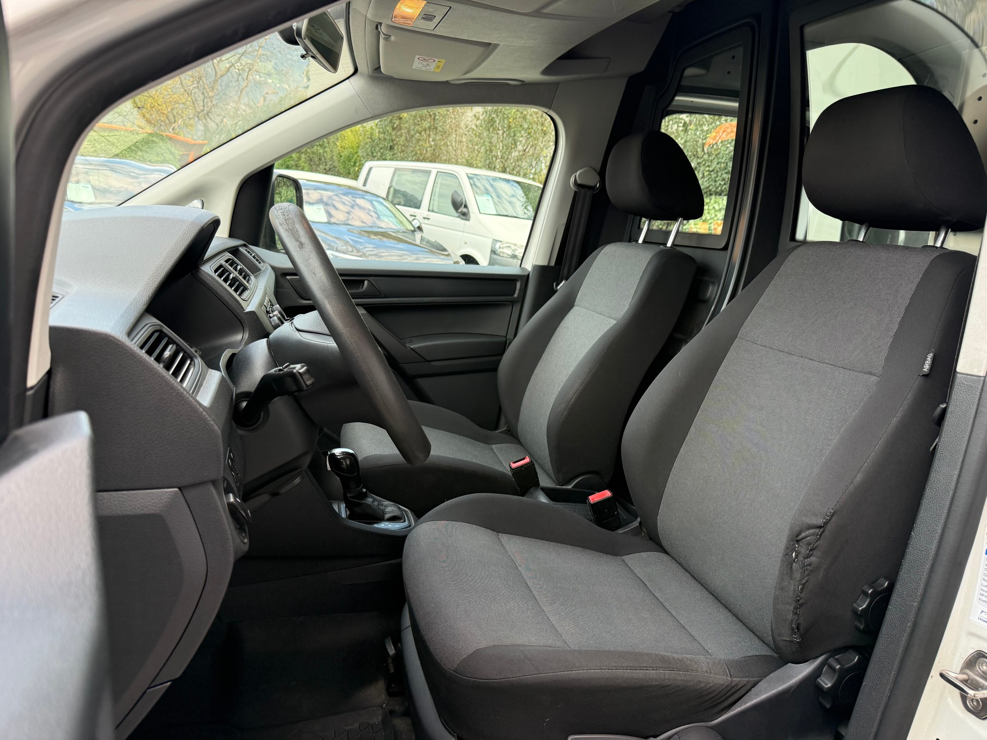 VW Caddy Maxi 2.0TDI 4Motion BlueMotion Technology DSG-image-15