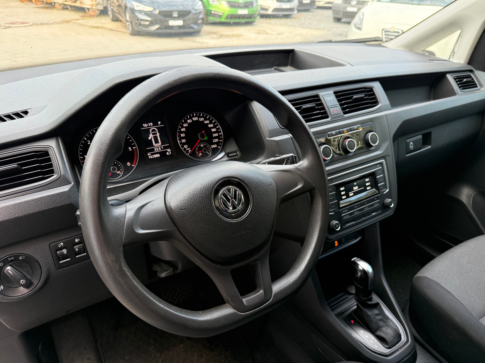 VW Caddy Maxi 2.0TDI 4Motion BlueMotion Technology DSG-image-16