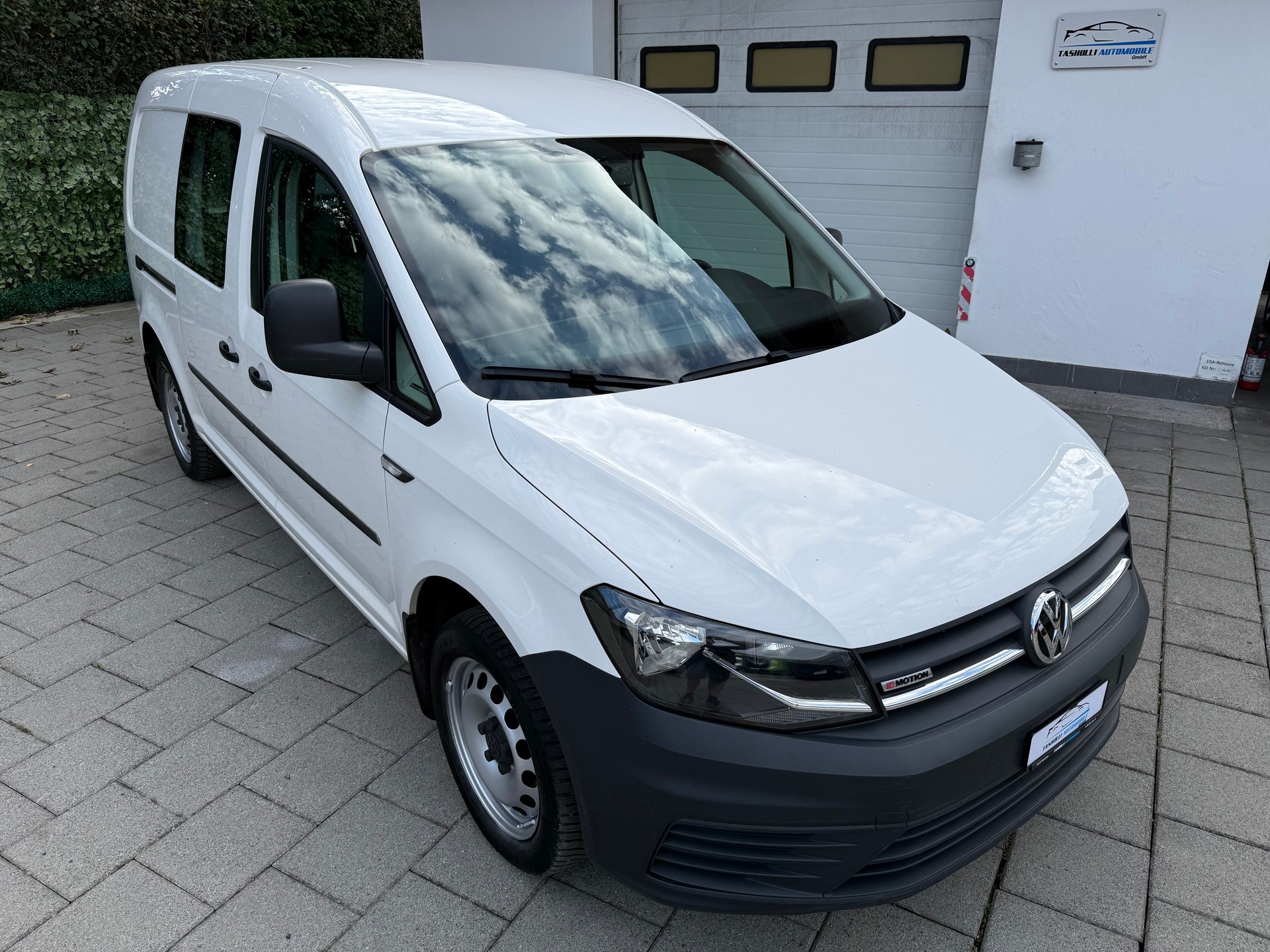 VW Caddy Maxi 2.0TDI 4Motion BlueMotion Technology DSG-image-12