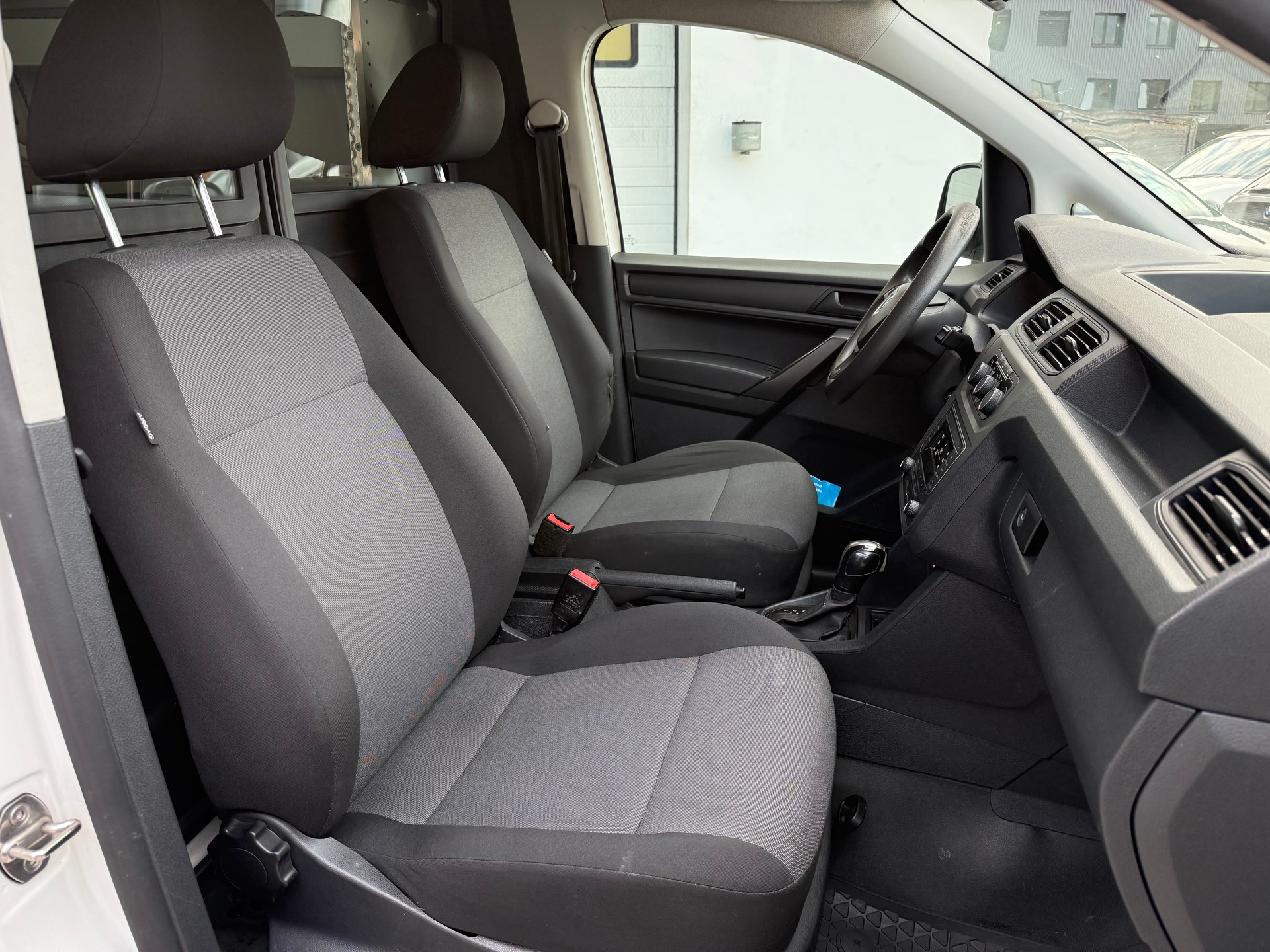 VW Caddy Maxi 2.0TDI 4Motion BlueMotion Technology DSG-image-13