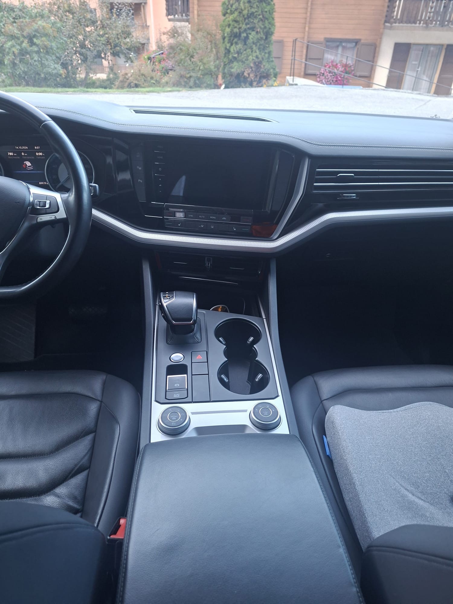 VW 3.0 V6 TDI Elegance-image-4