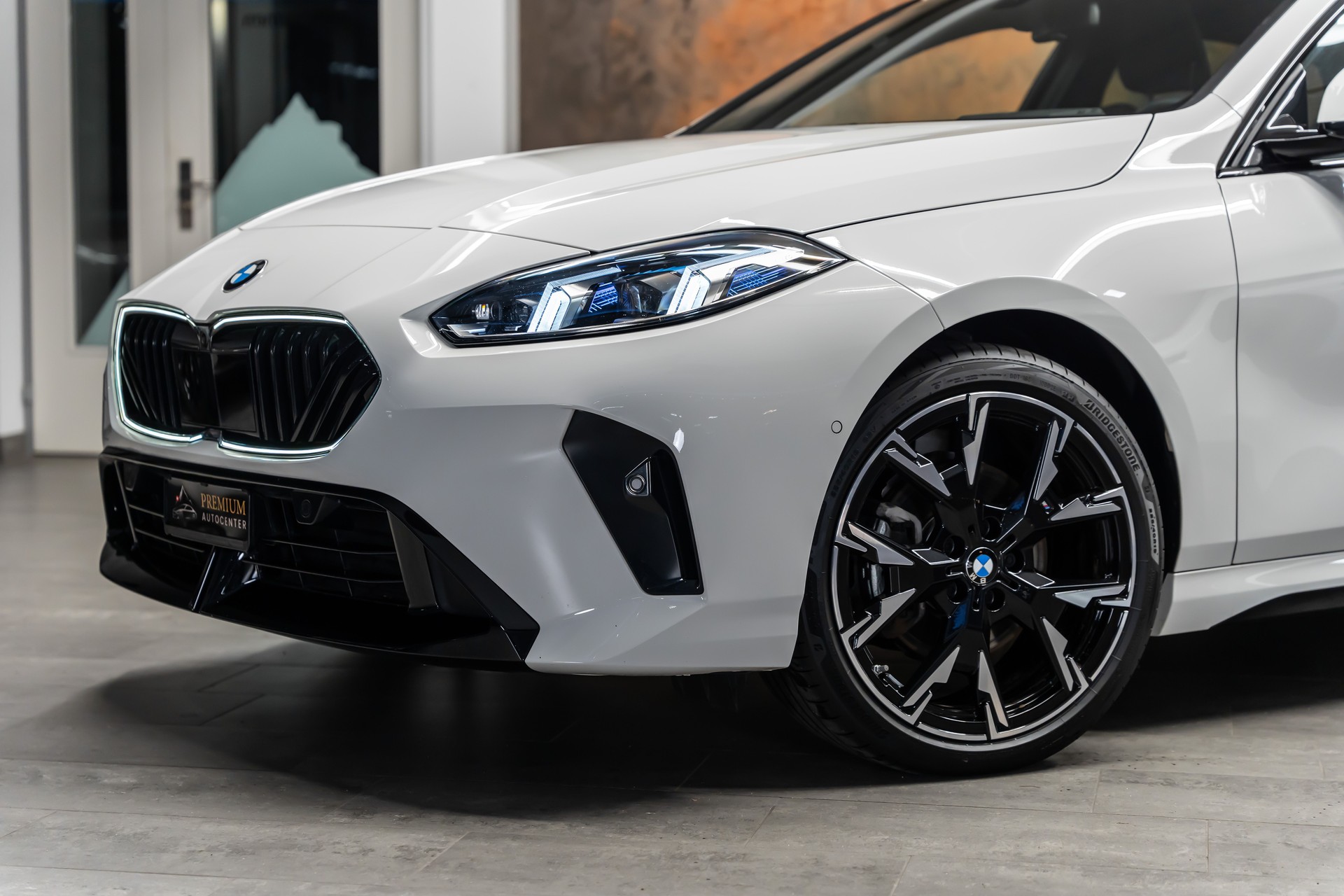 BMW 120d M Sport Pro Steptronic *Iconic Glow*Panorama*Head-Up*M-Shadow*-showroom-element-2