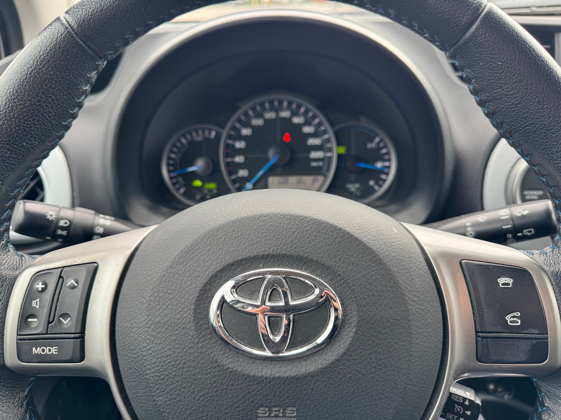 TOYOTA Yaris 1.5 VVT-i Hybrid Sol Premium CVT-image-9