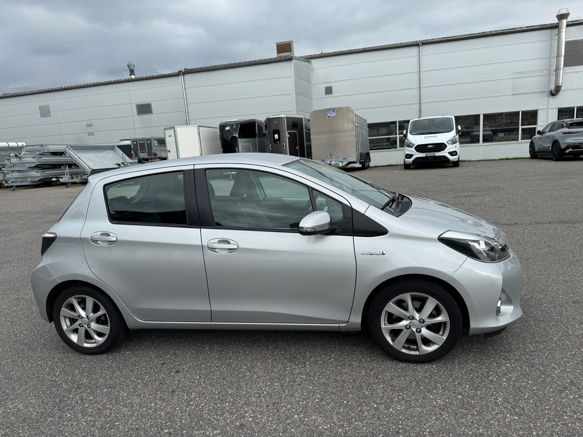 TOYOTA Yaris 1.5 VVT-i Hybrid Sol Premium CVT-image-3