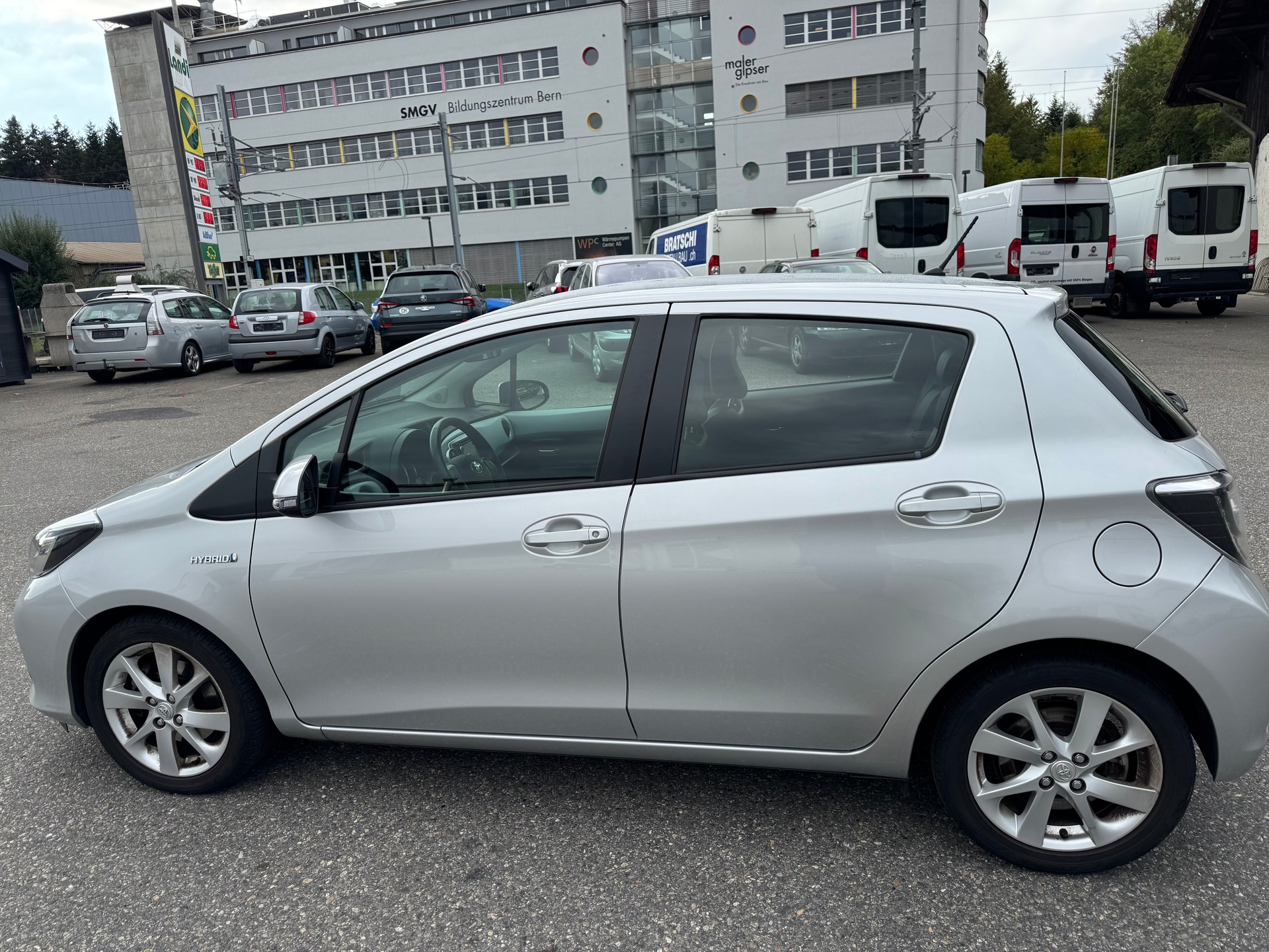 TOYOTA Yaris 1.5 VVT-i Hybrid Sol Premium CVT-image-1