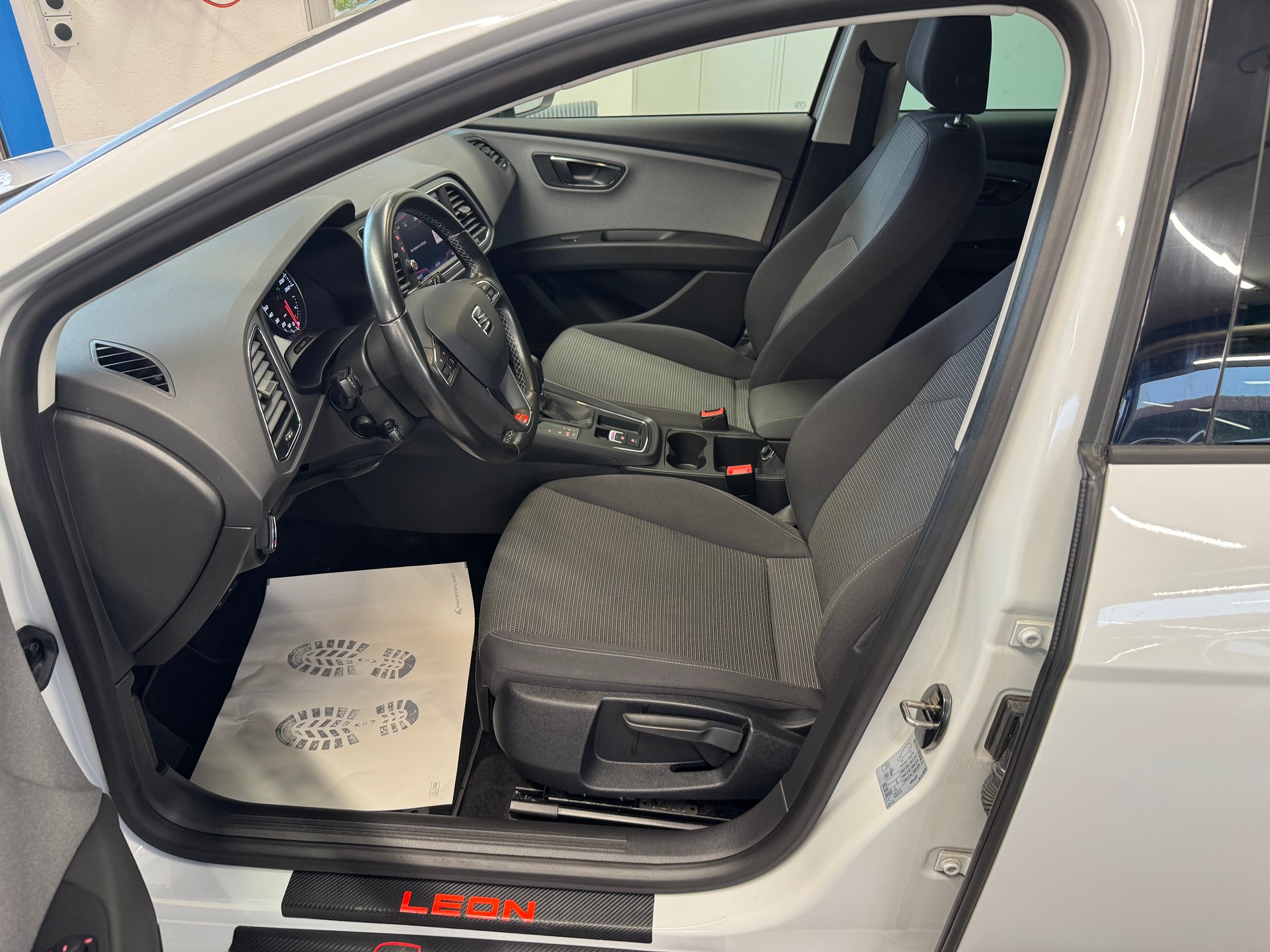 SEAT Leon ST 1.6 TDI CR Style DSG-image-6
