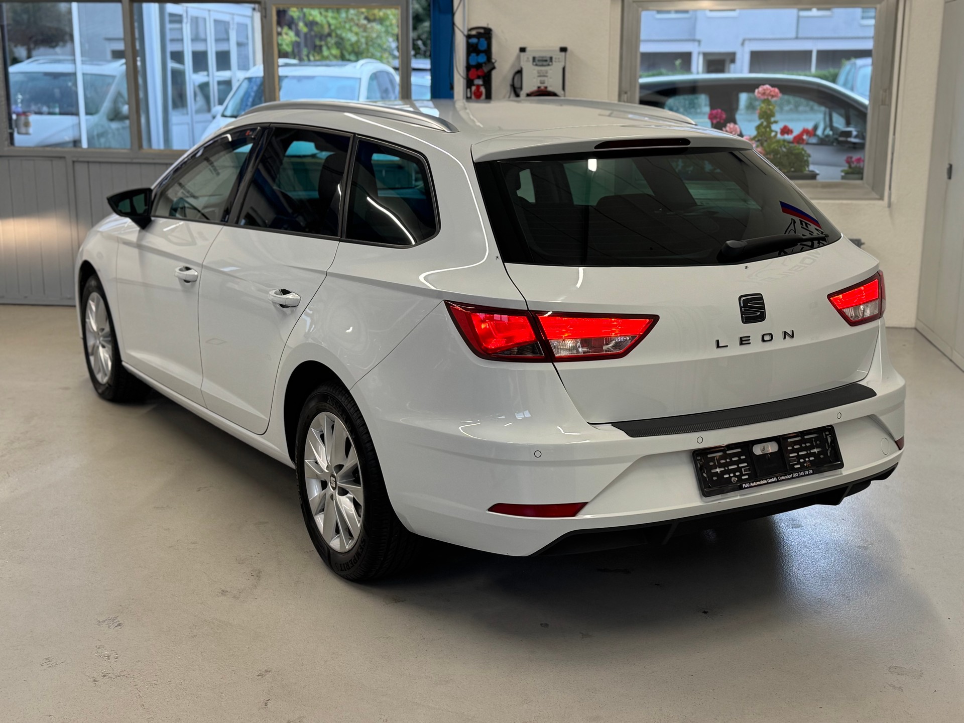 SEAT Leon ST 1.6 TDI CR Style DSG-image-5
