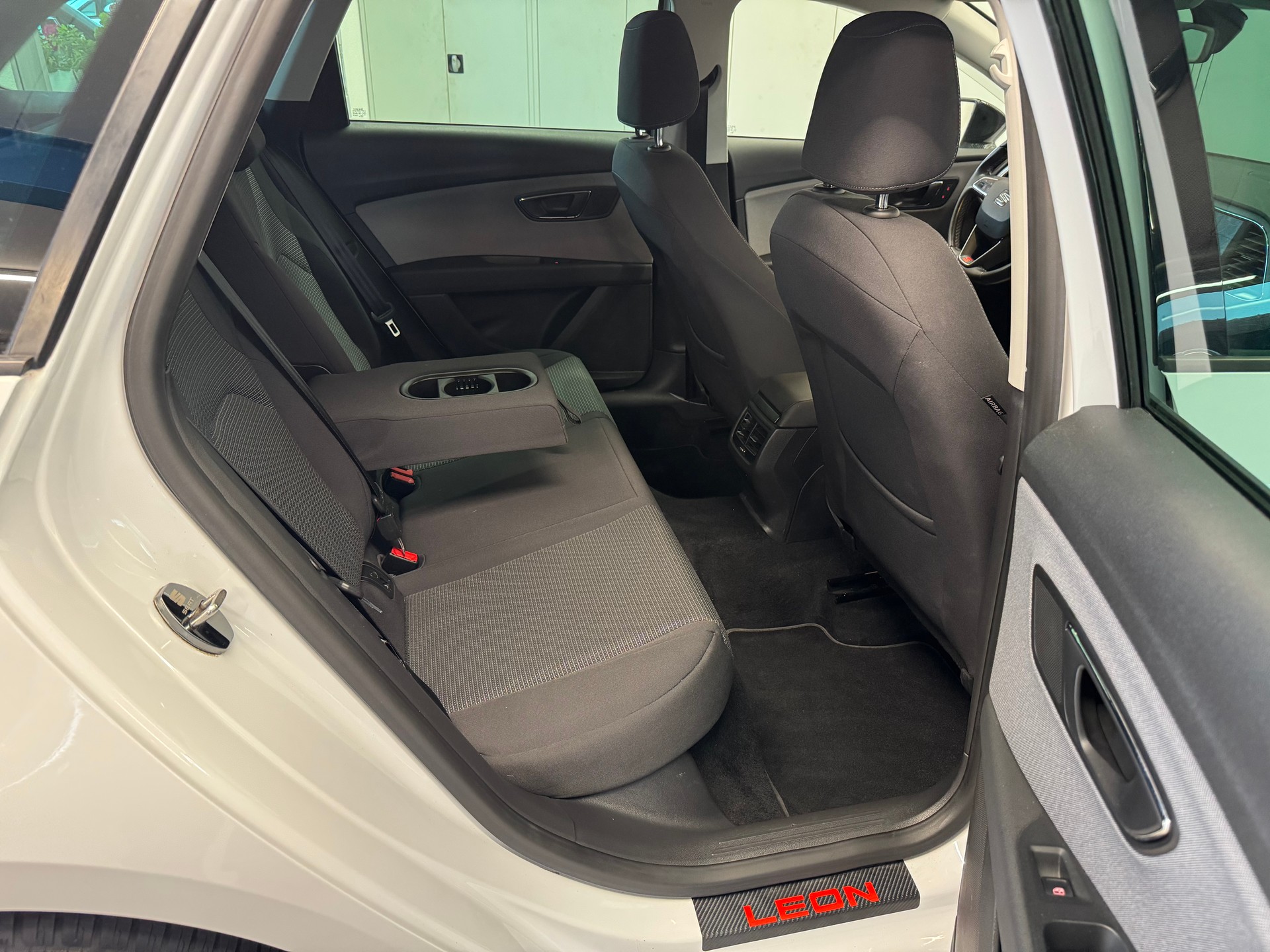 SEAT Leon ST 1.6 TDI CR Style DSG-image-10