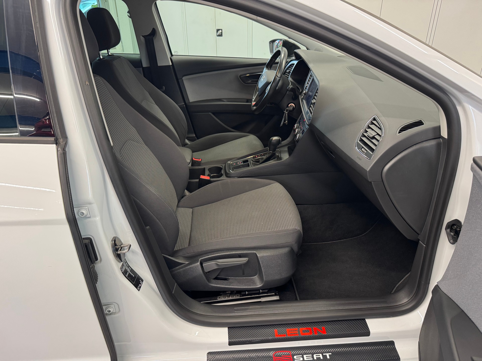 SEAT Leon ST 1.6 TDI CR Style DSG-image-9