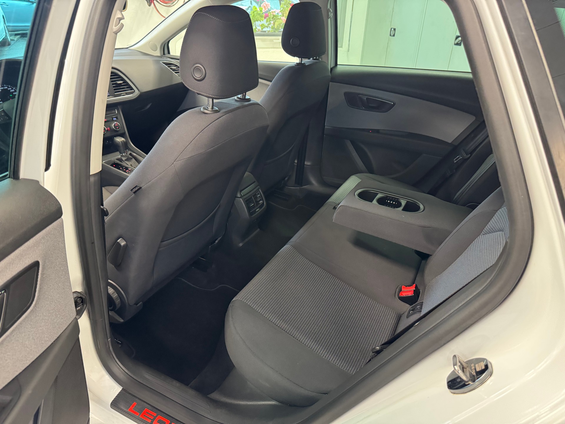 SEAT Leon ST 1.6 TDI CR Style DSG-image-11