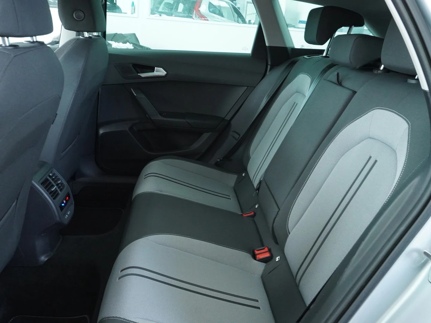 SEAT Leon ST 2.0 TDI EVO DSG Style-image-4